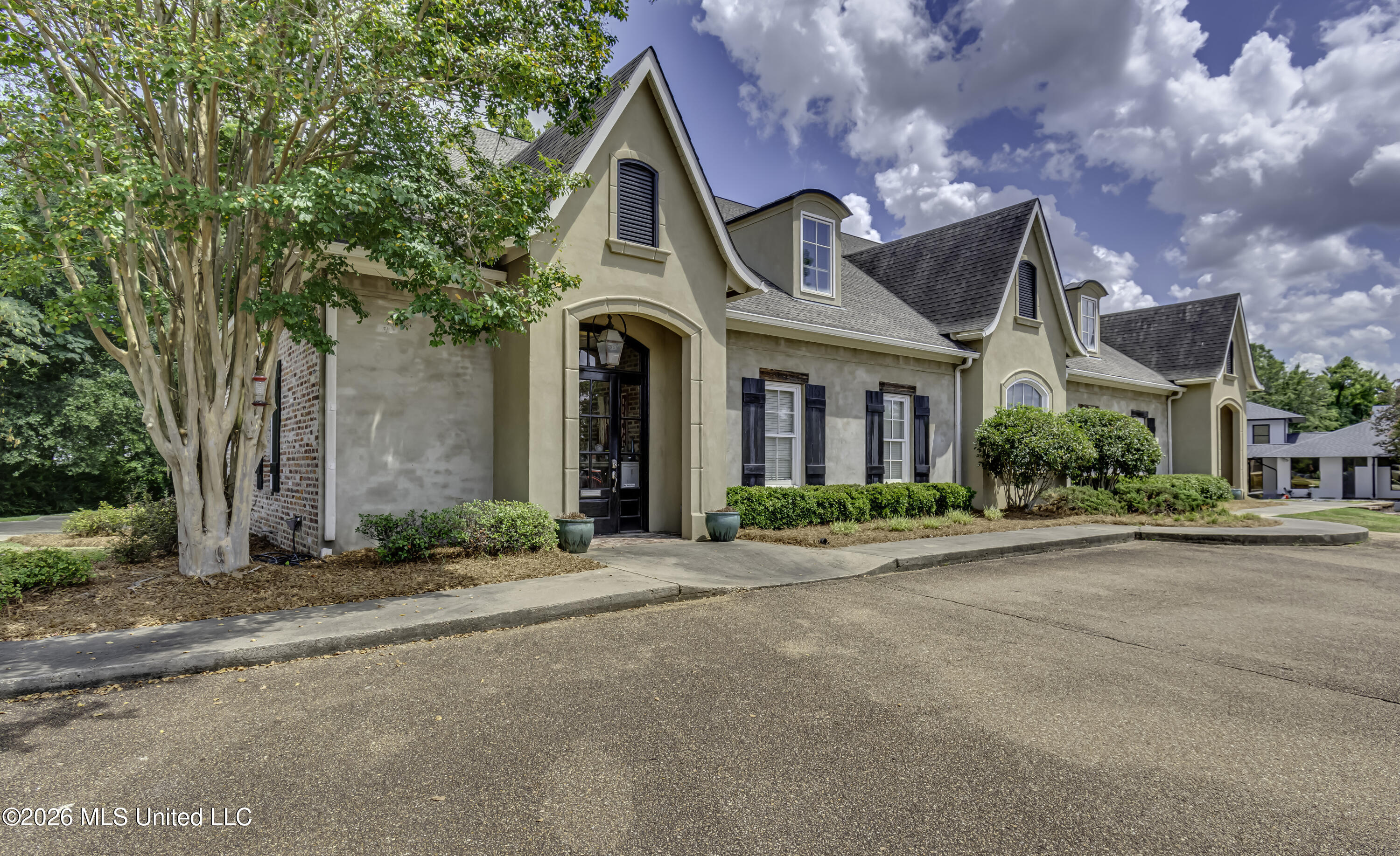 213 Katherine Property Photo 6