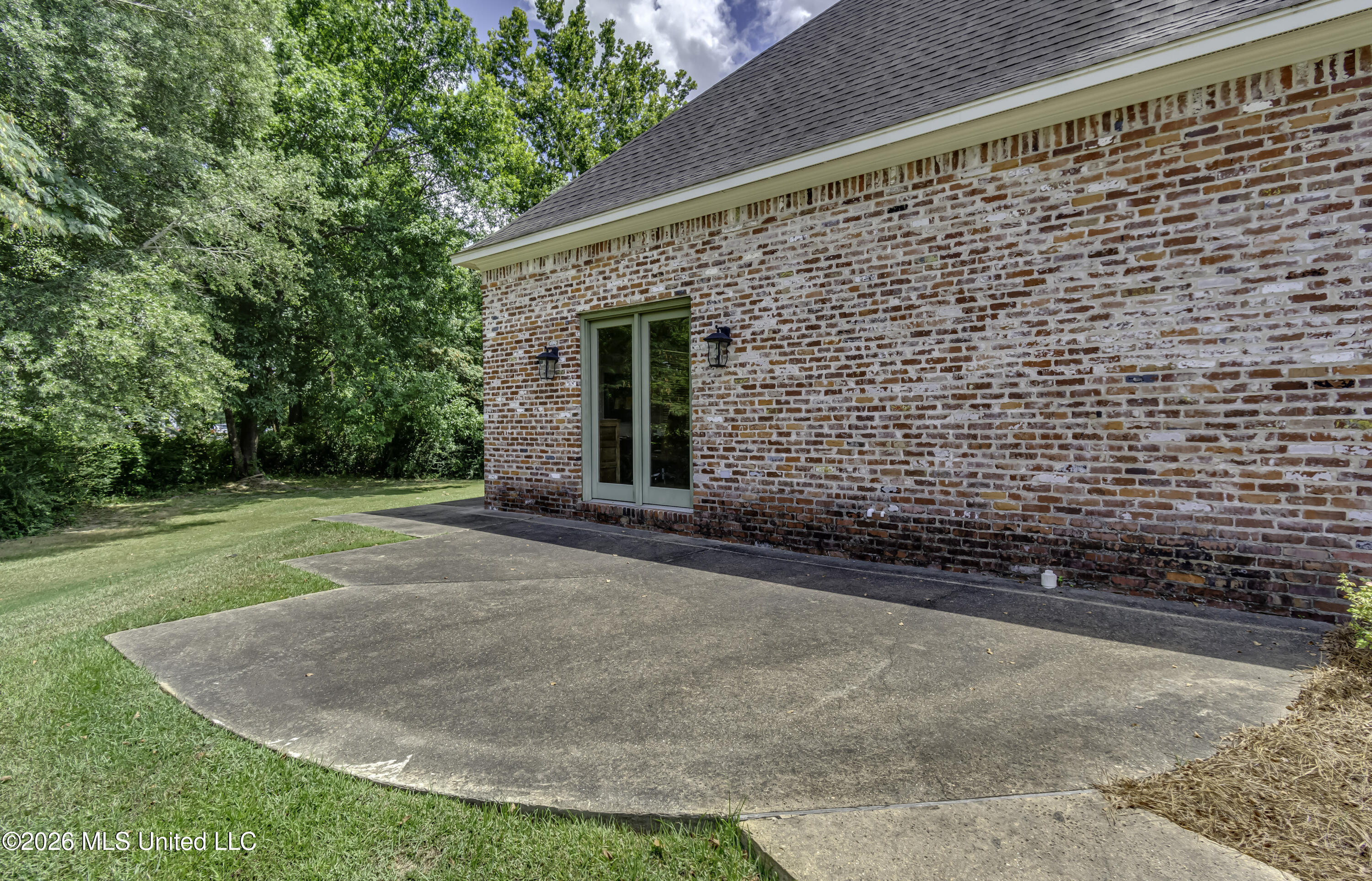 213 Katherine Property Photo 7