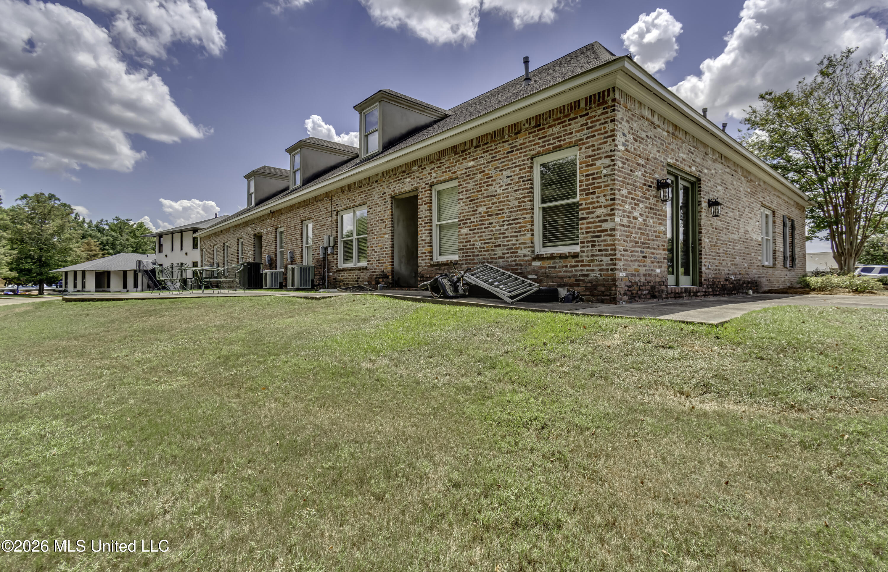 213 Katherine Property Photo 8
