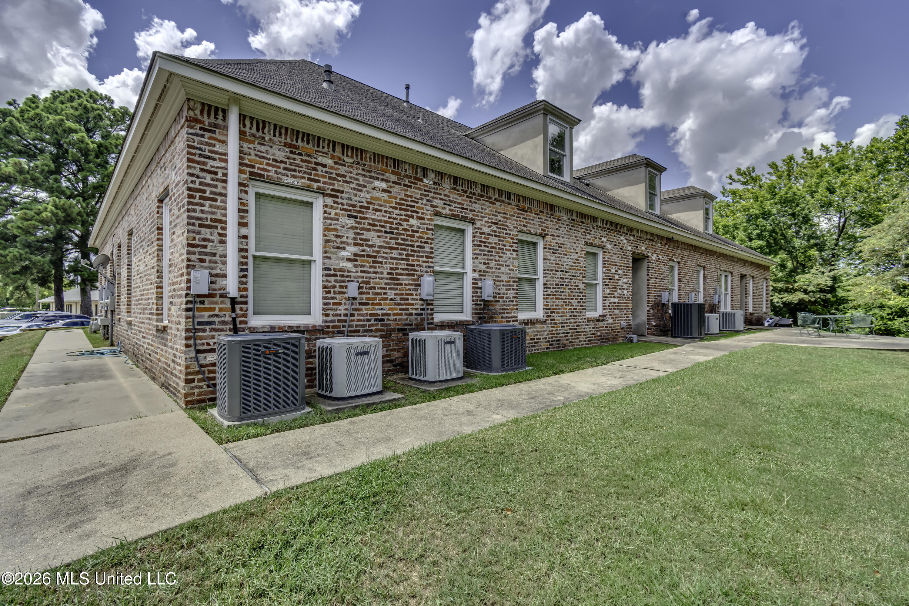 213 Katherine Property Photo 9