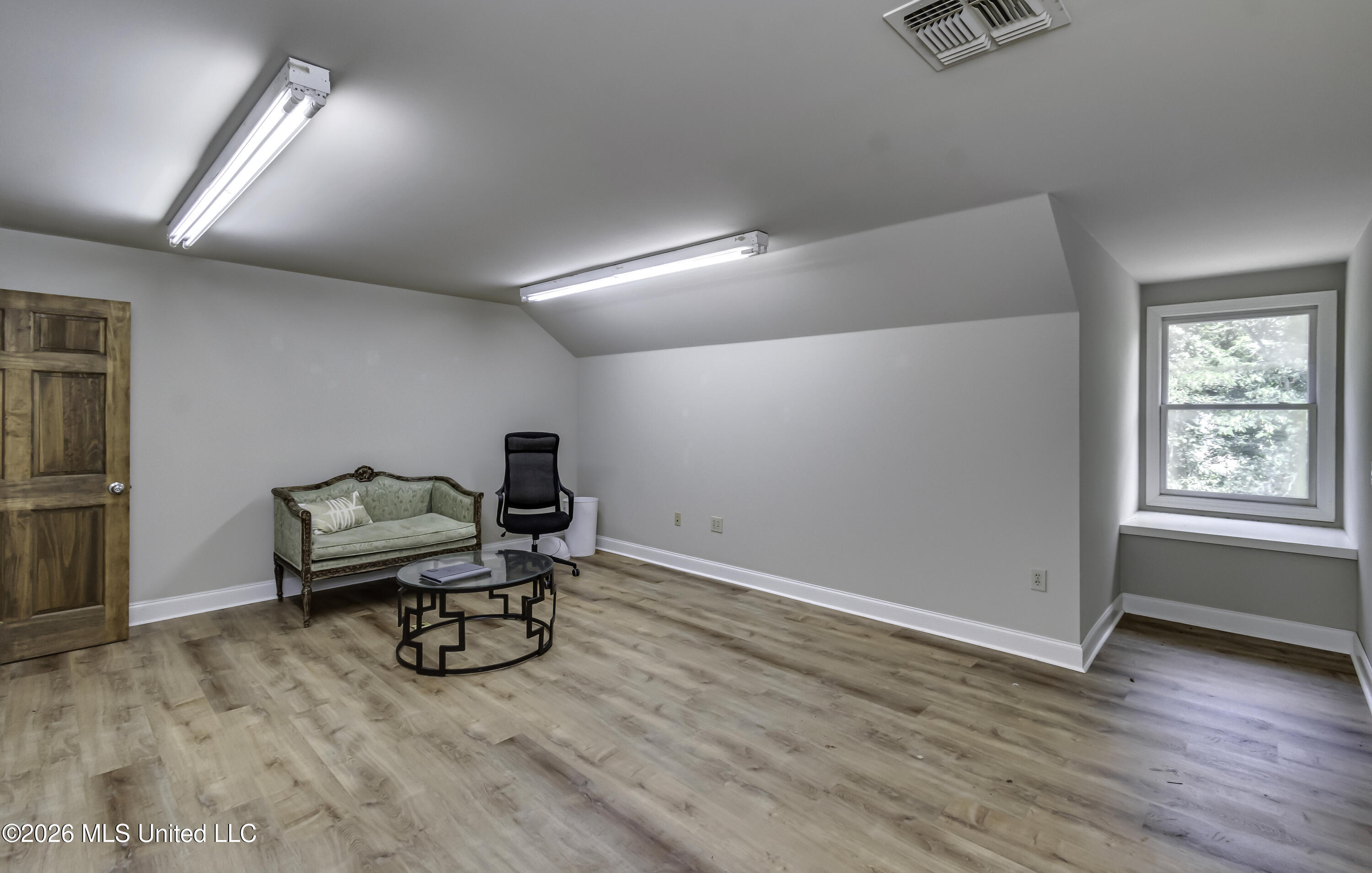 213 Katherine Property Photo 77