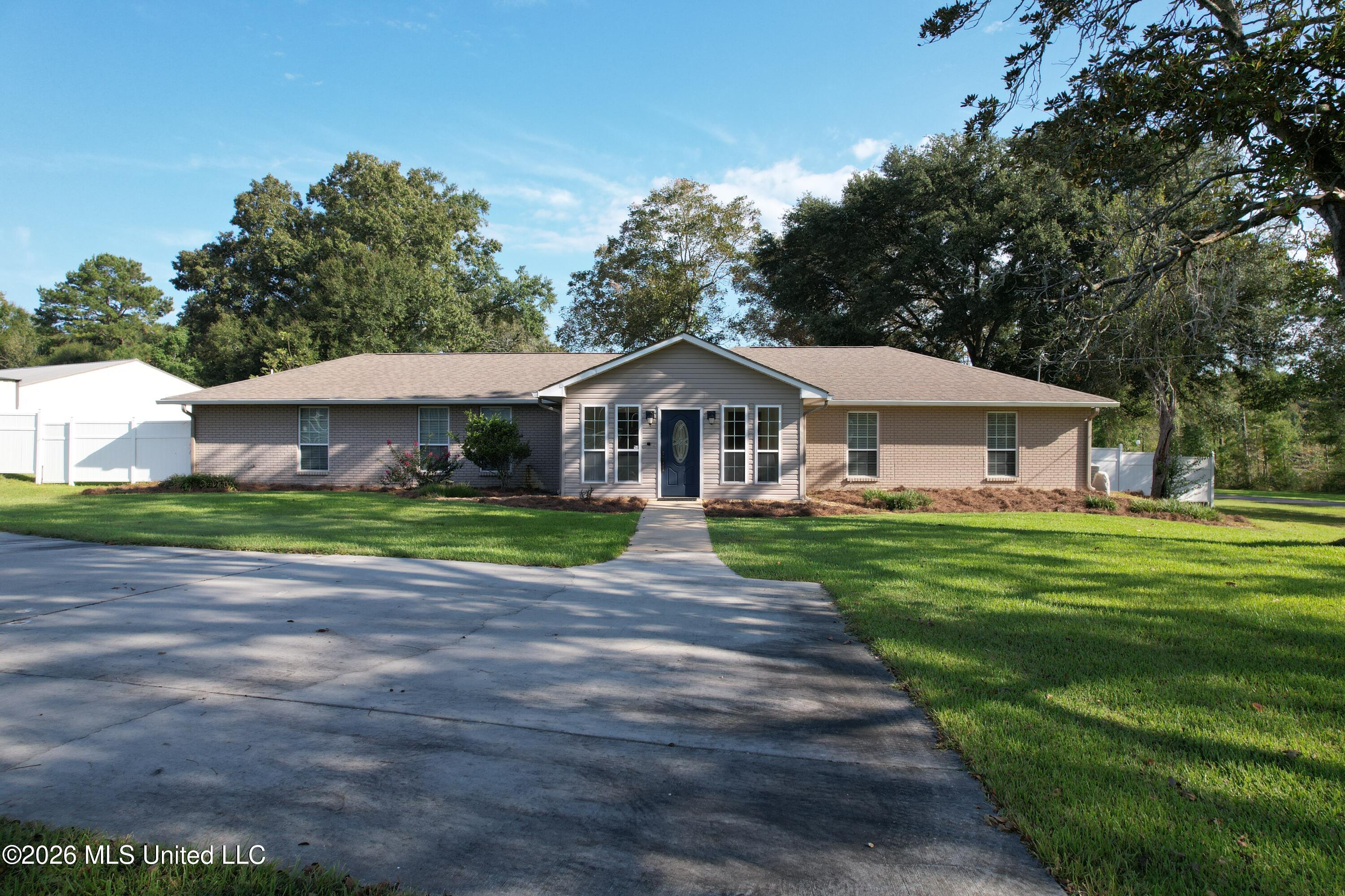 1113 Highway 98 Property Photo 1