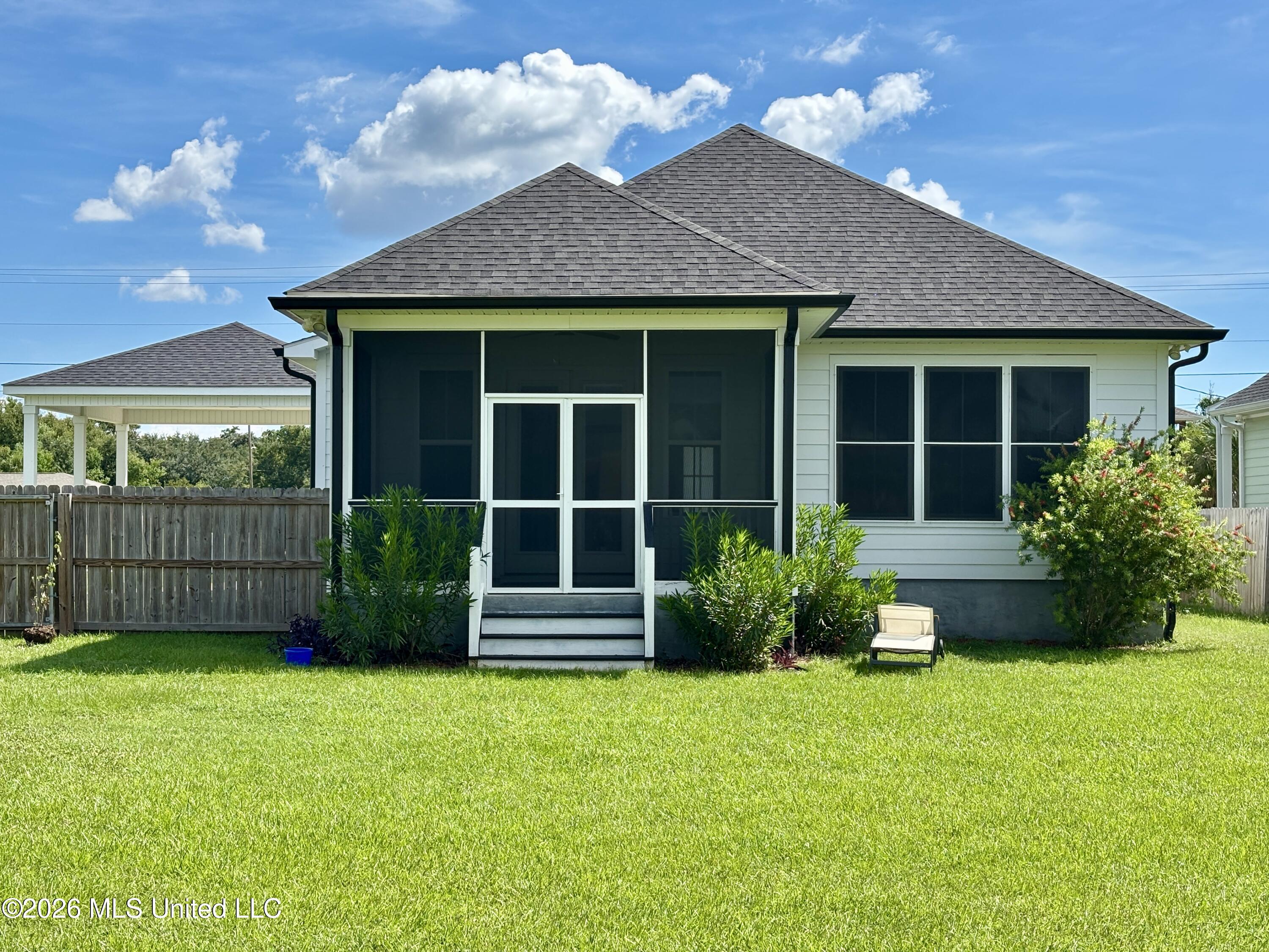 215 White Harbor Road Property Photo 4