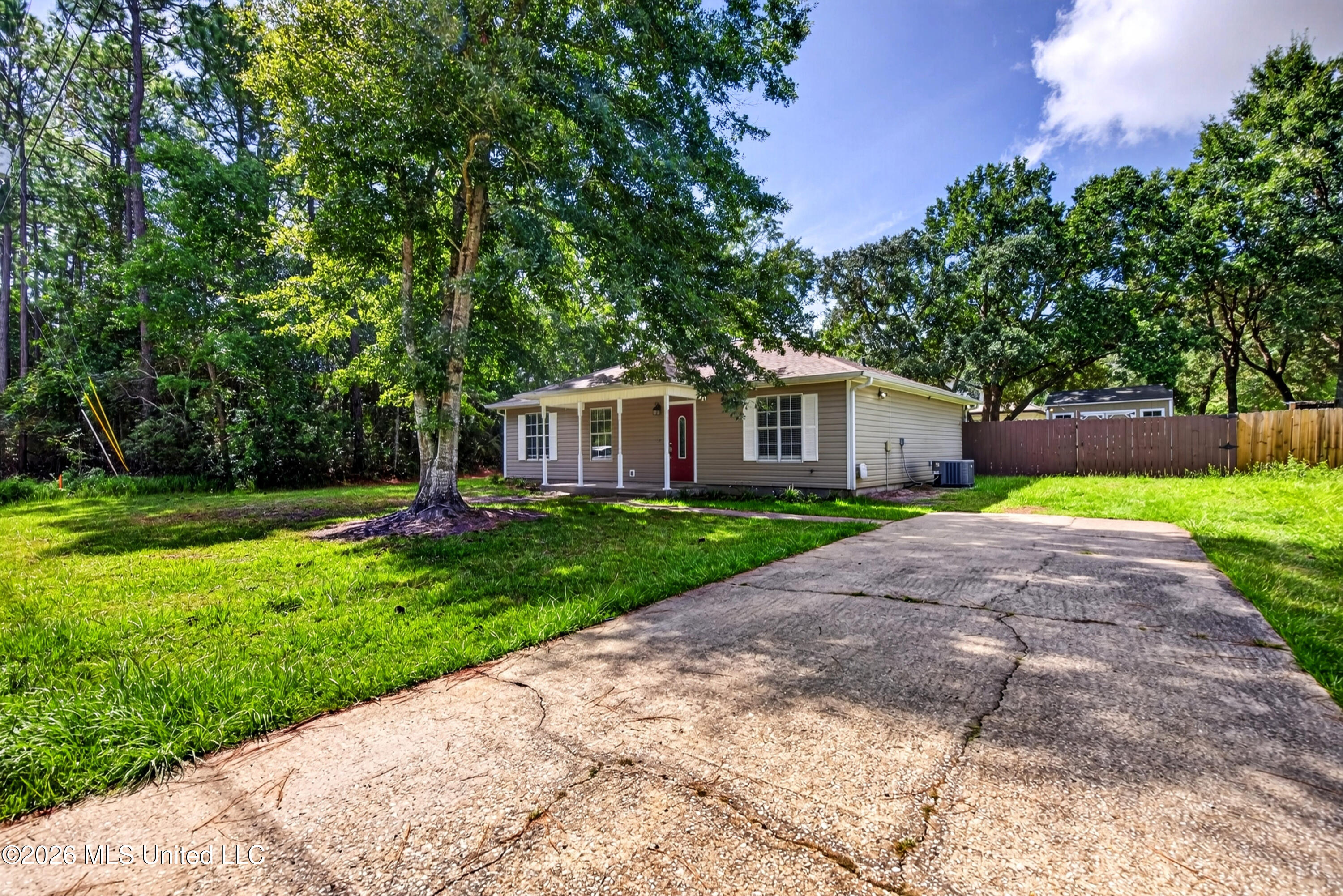 809 Peach Property Photo 2