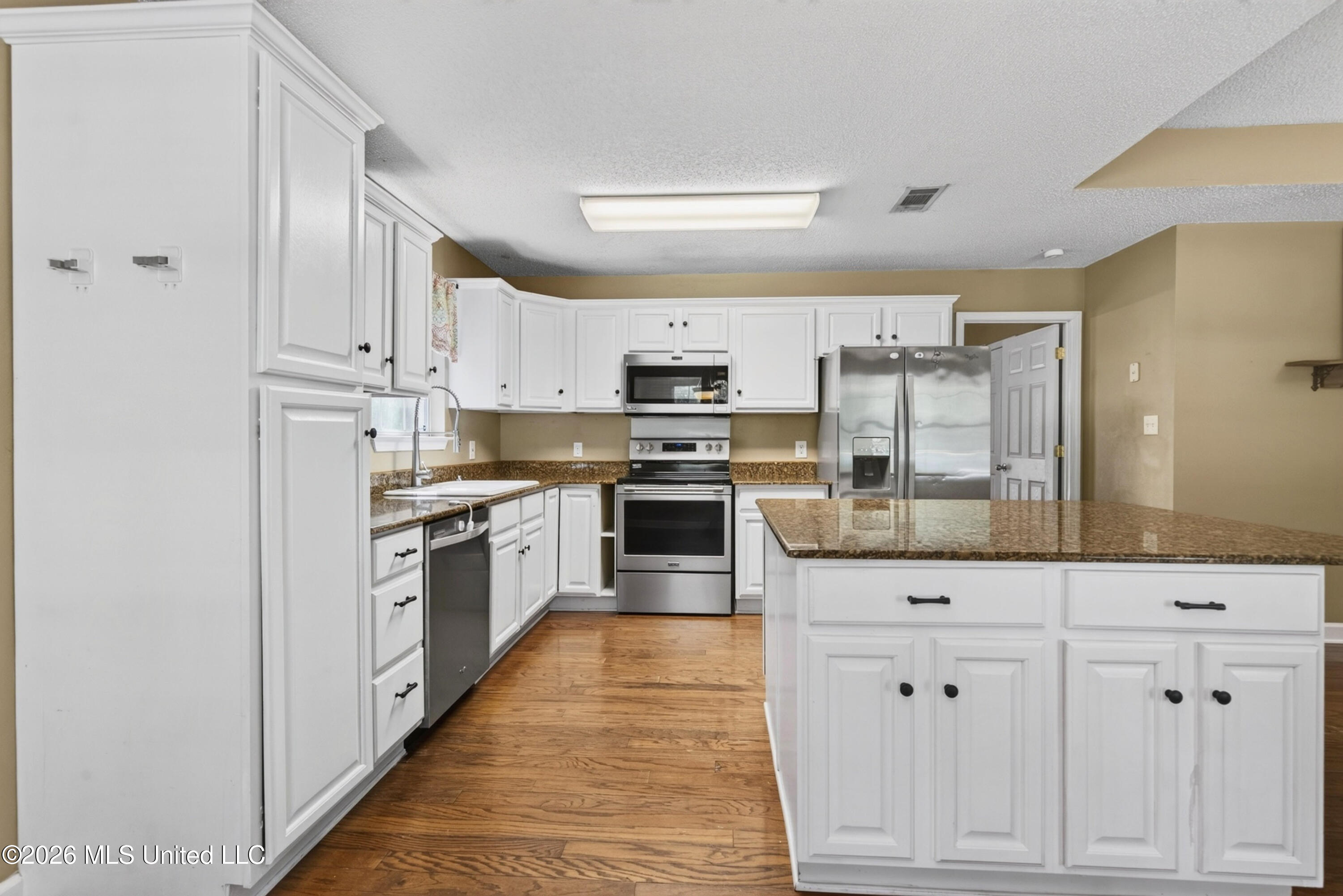 809 Peach Property Photo 9