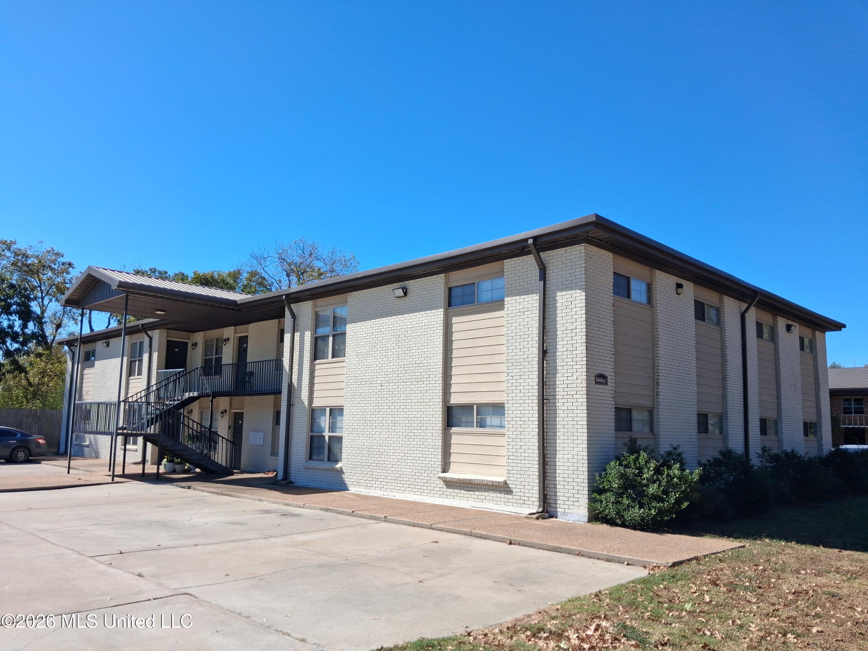 502 Dorsett Drive Property Photo 3