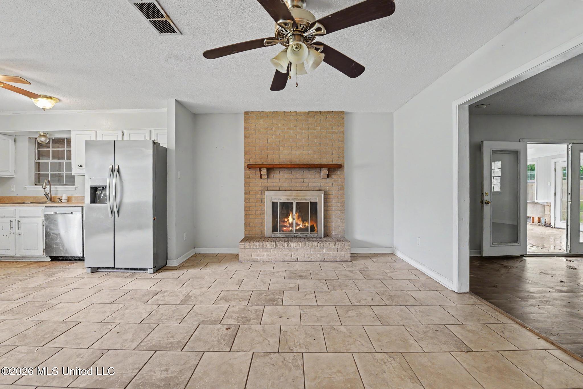 2208 Lewis Gate Drive Property Photo 3