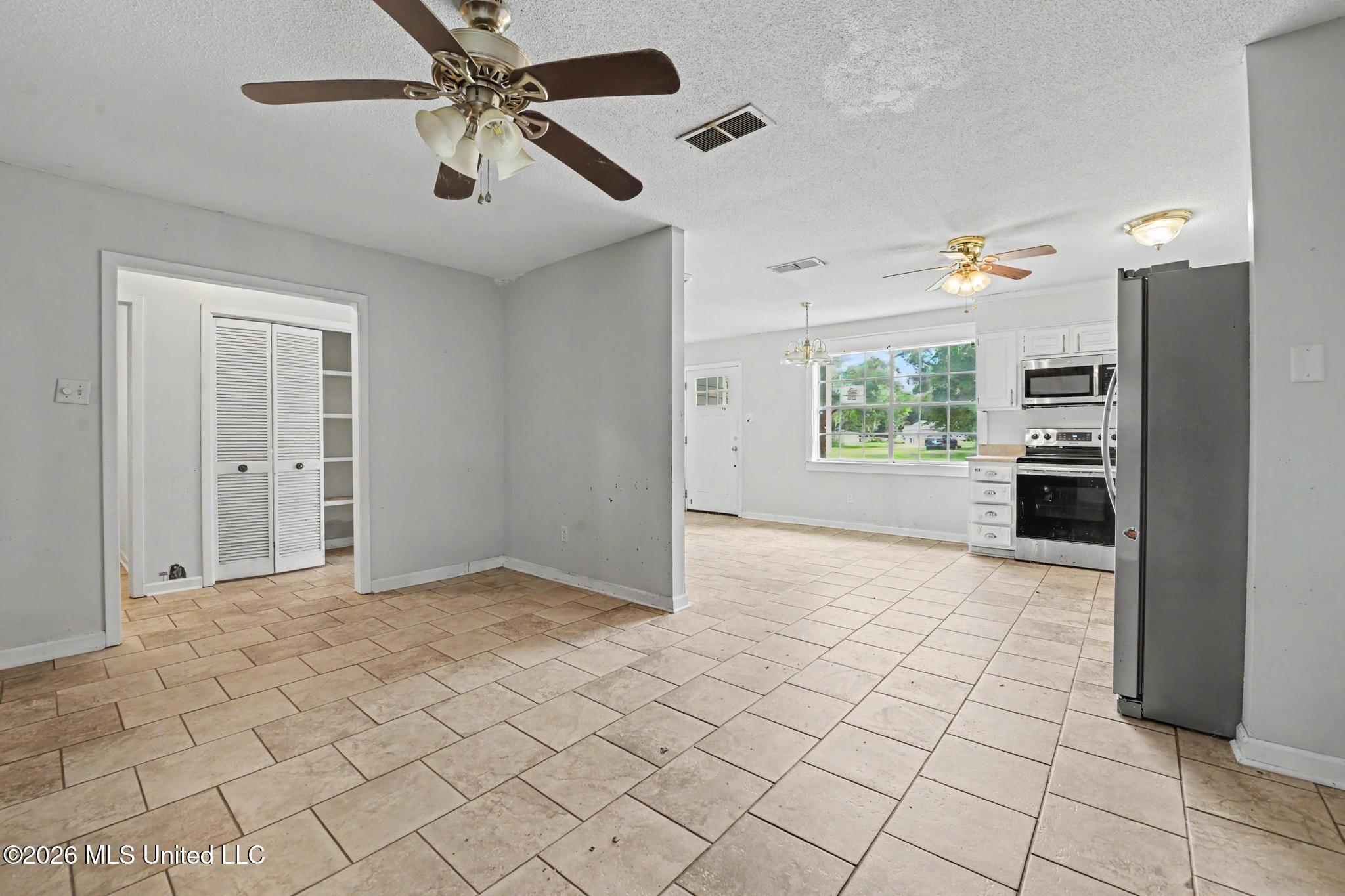 2208 Lewis Gate Drive Property Photo 4