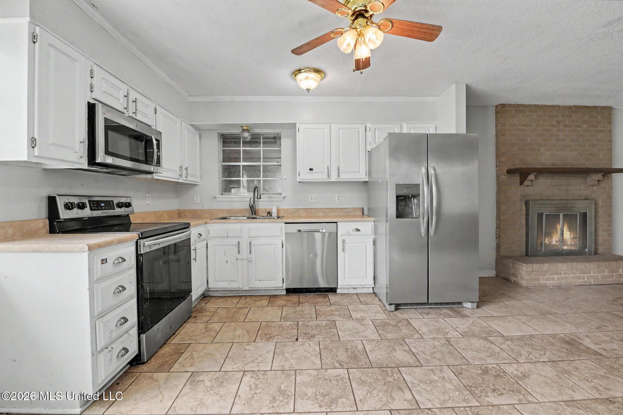 2208 Lewis Gate Drive Property Photo 6