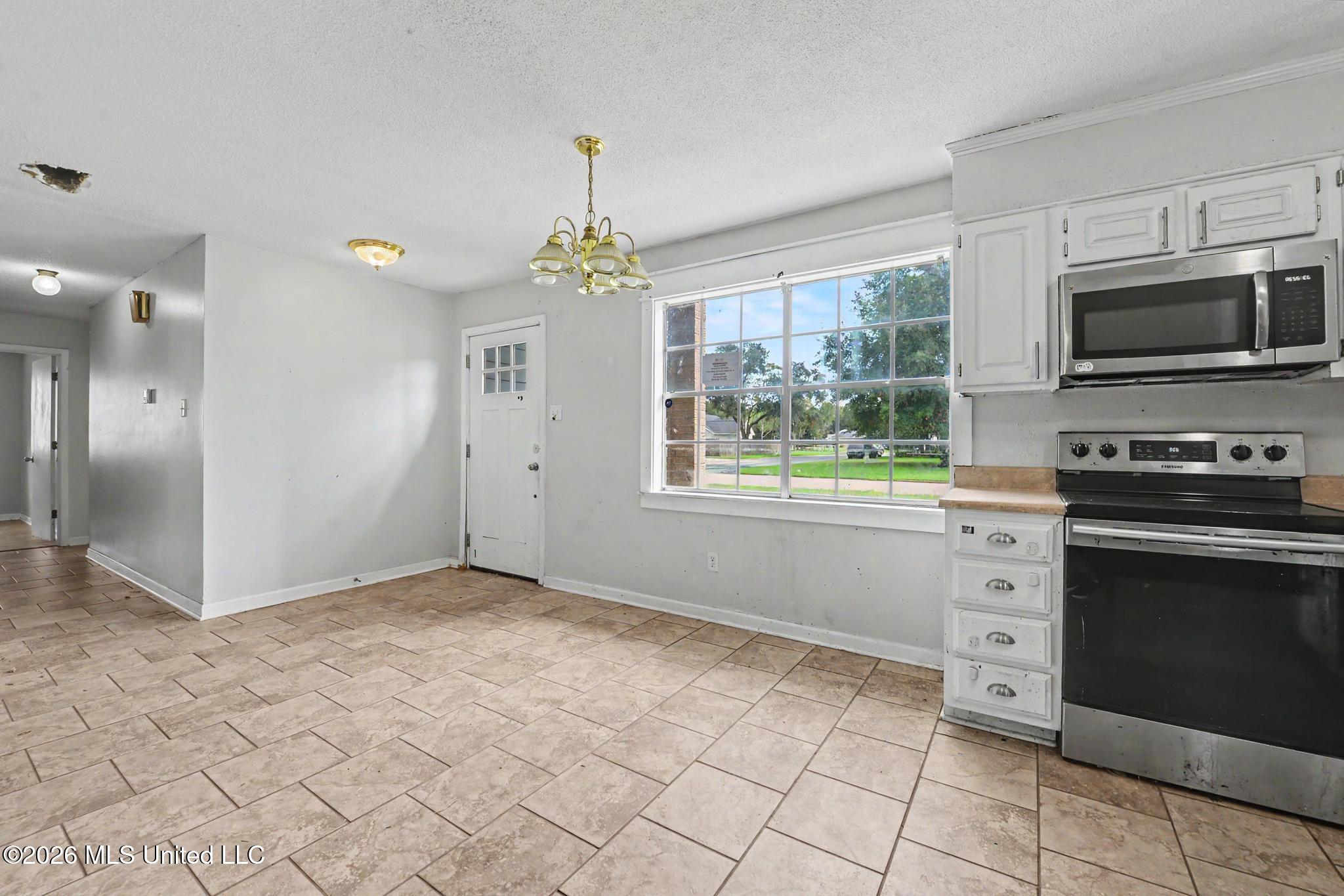 2208 Lewis Gate Drive Property Photo 7