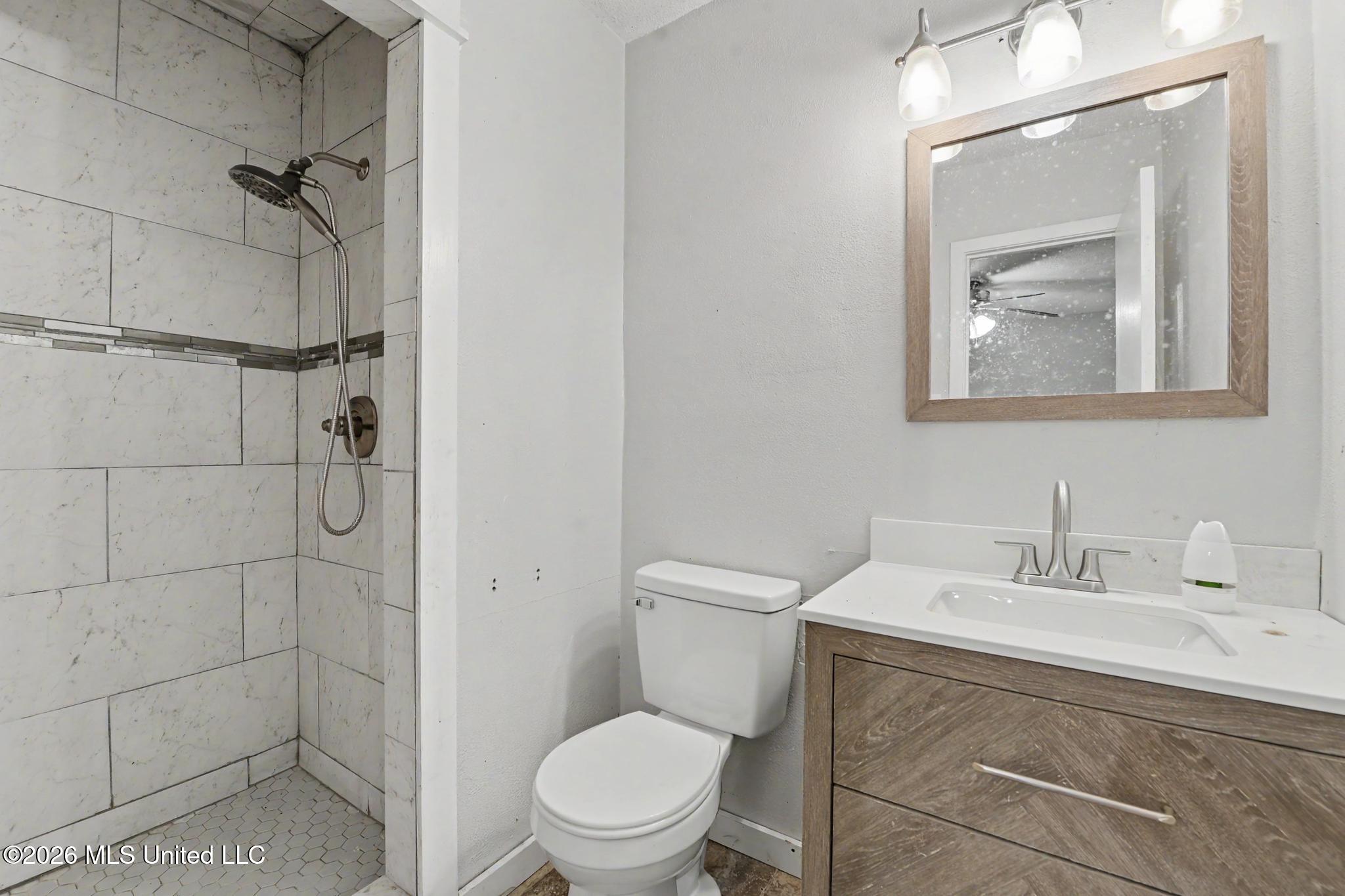2208 Lewis Gate Drive Property Photo 10