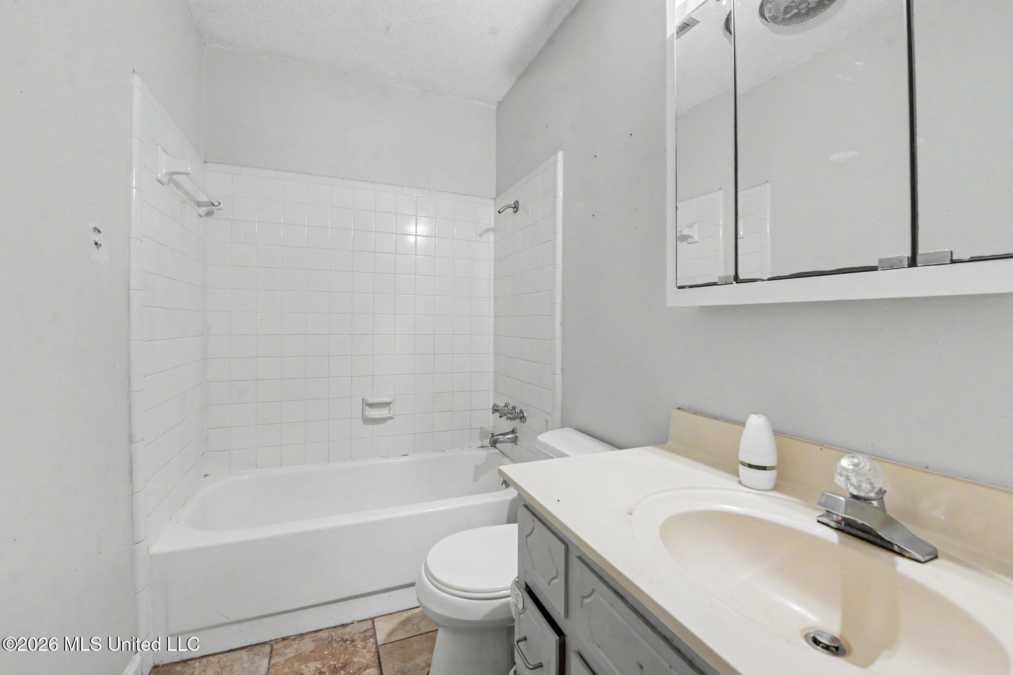 2208 Lewis Gate Drive Property Photo 15