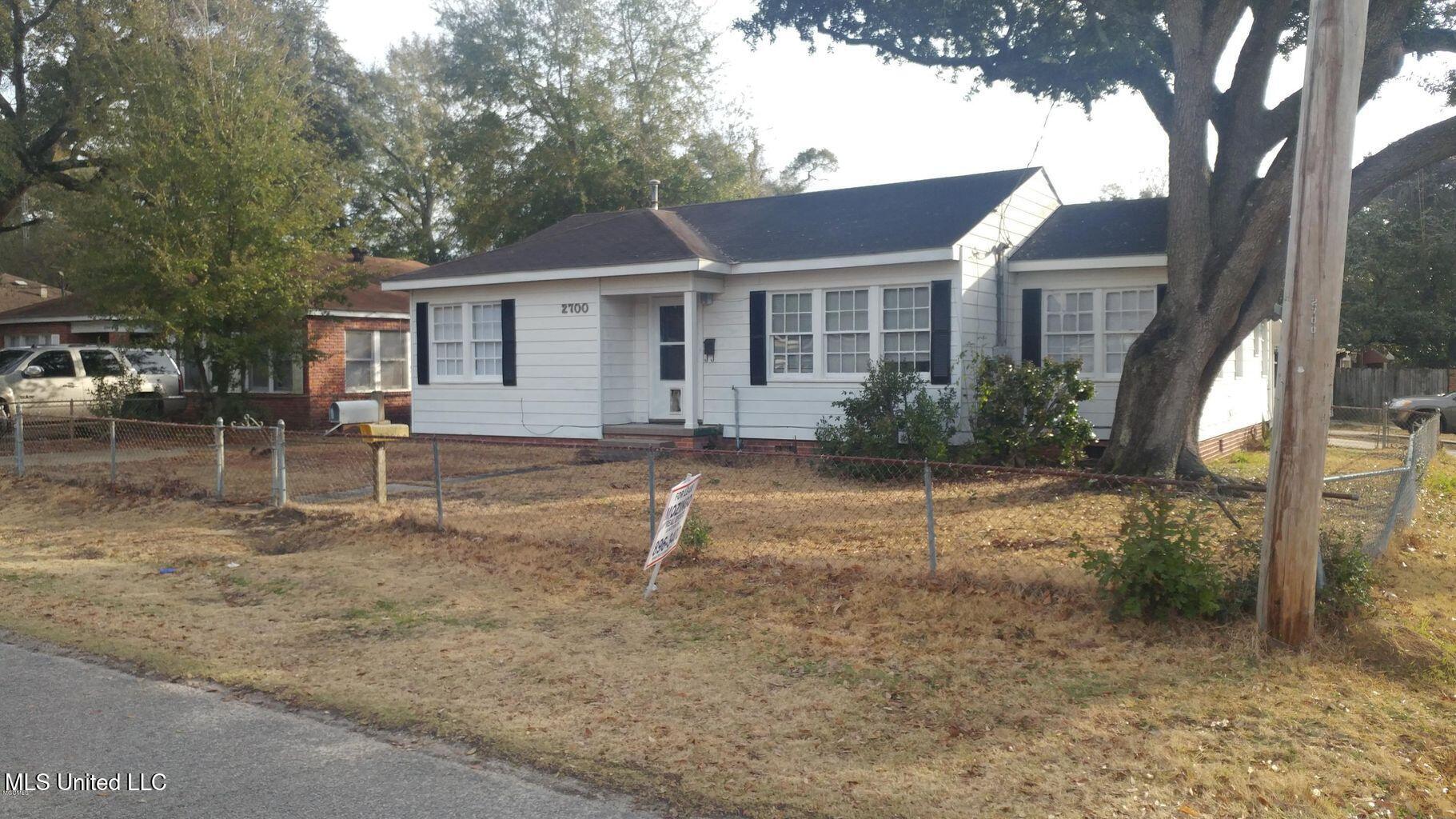2700 Pine Avenue Property Photo 1