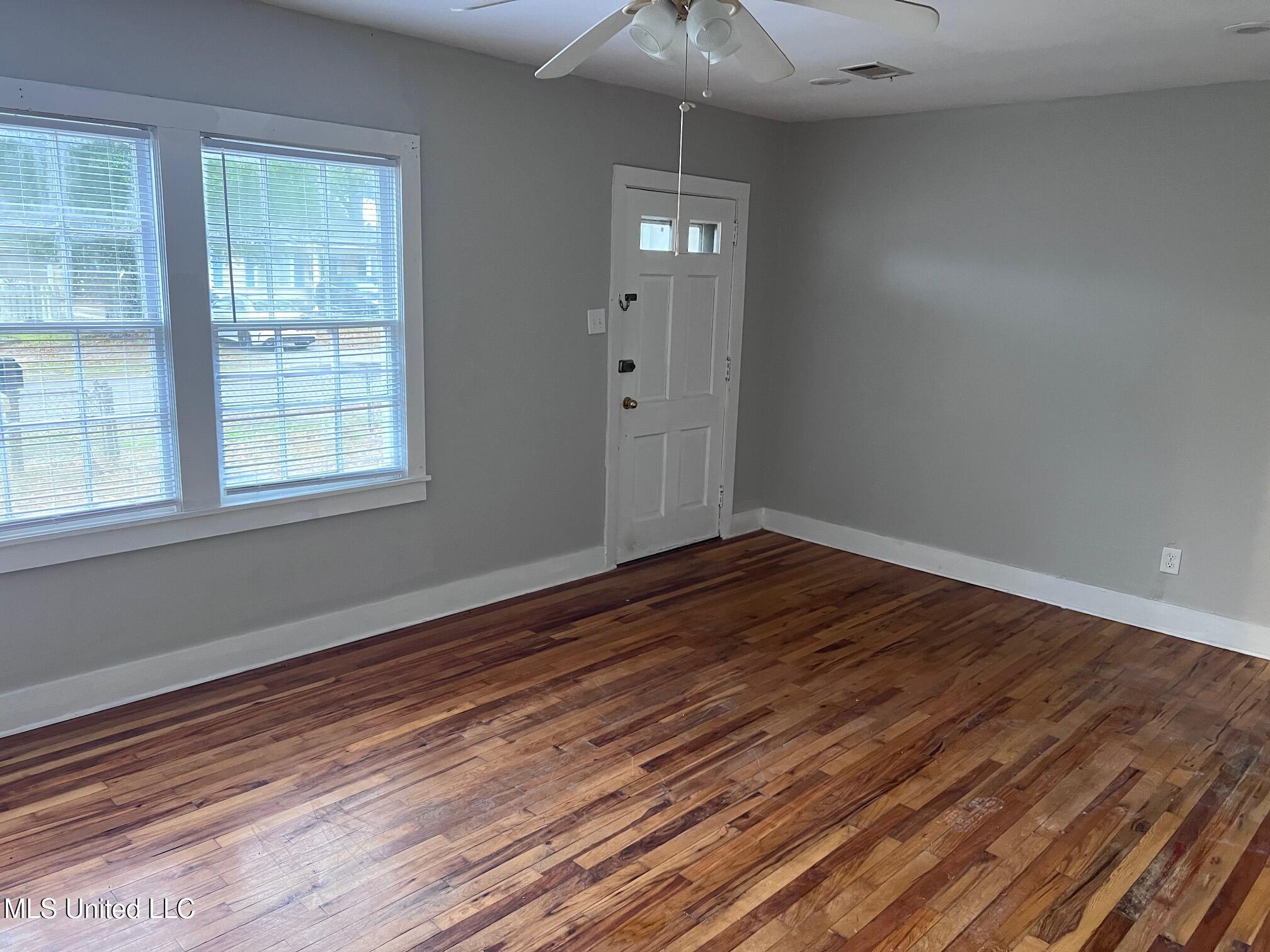2700 Pine Avenue Property Photo 2
