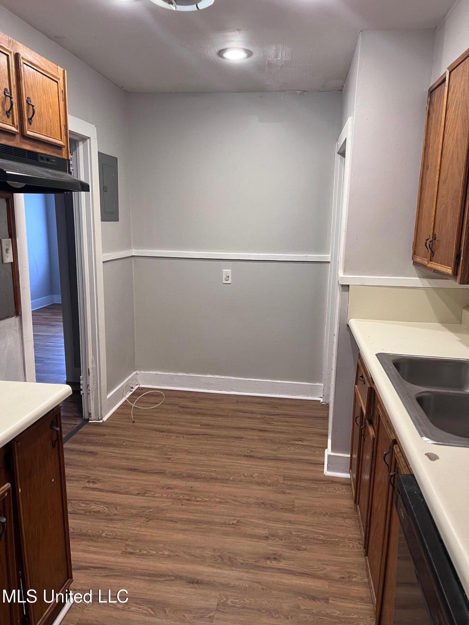 2700 Pine Avenue Property Photo 4
