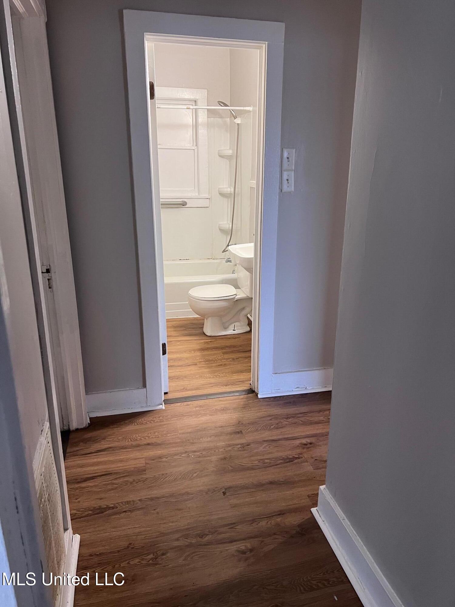 2700 Pine Avenue Property Photo 6