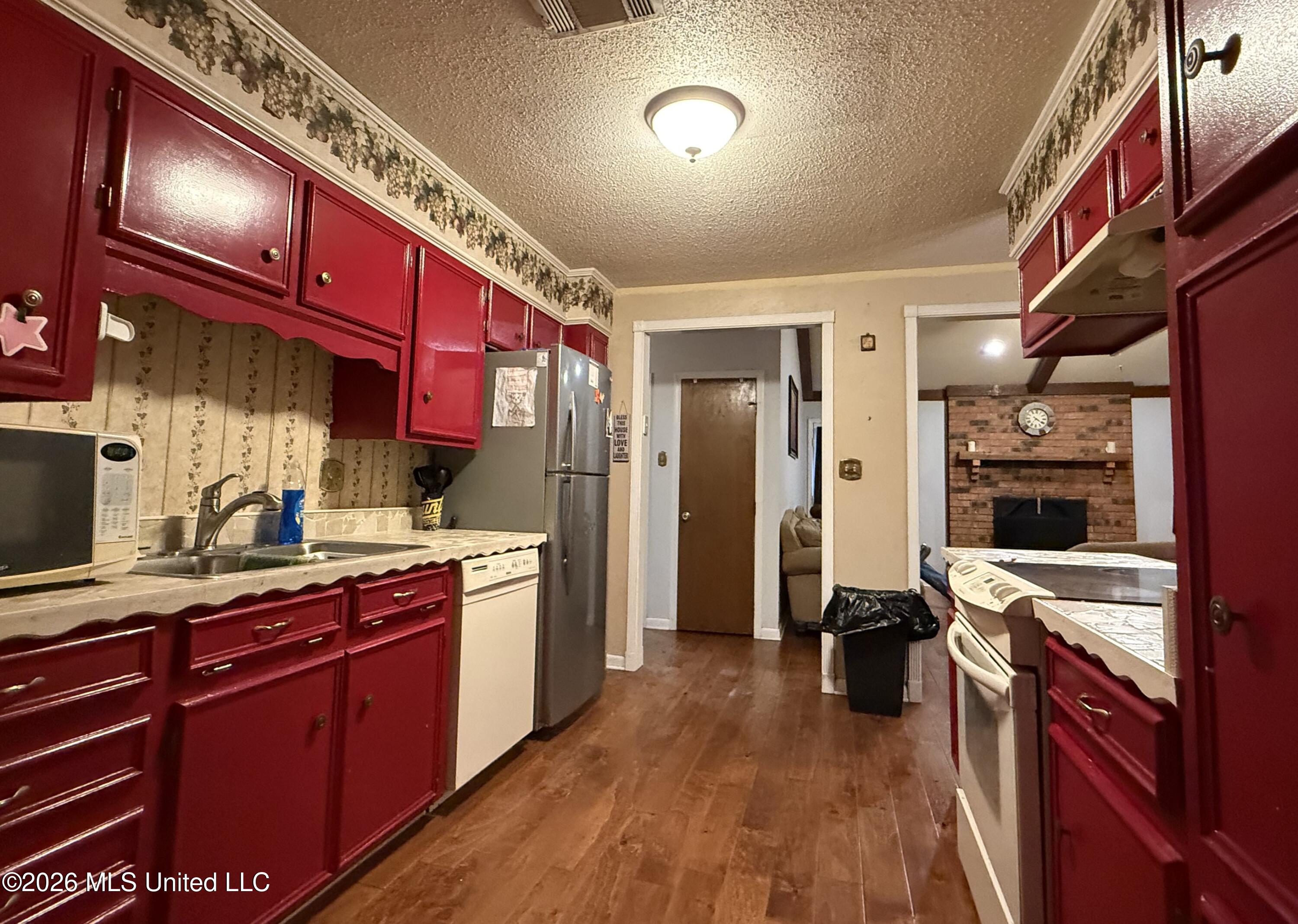 111 Miranda Drive Property Photo 6