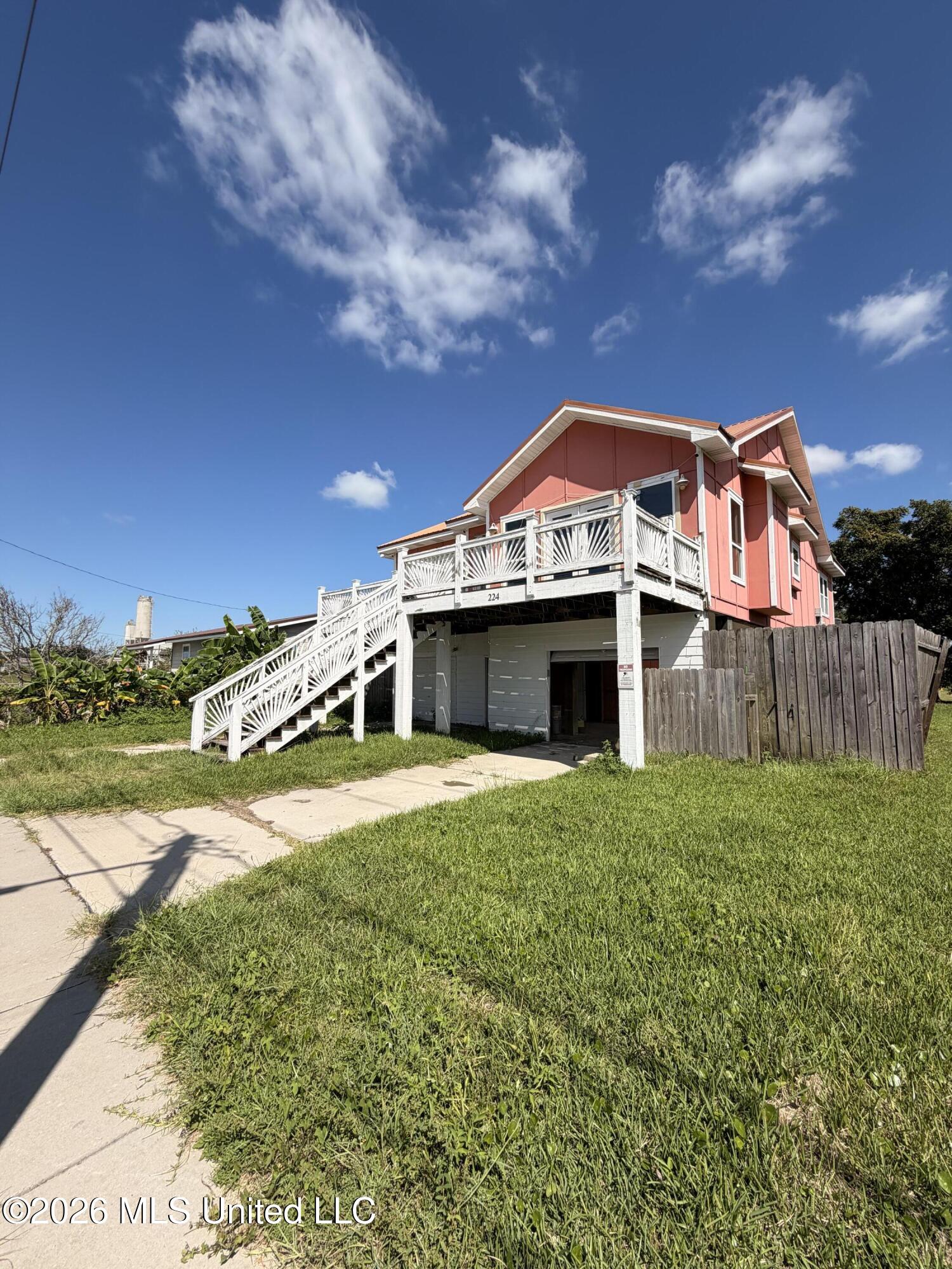 224 Oak Street Property Photo 1