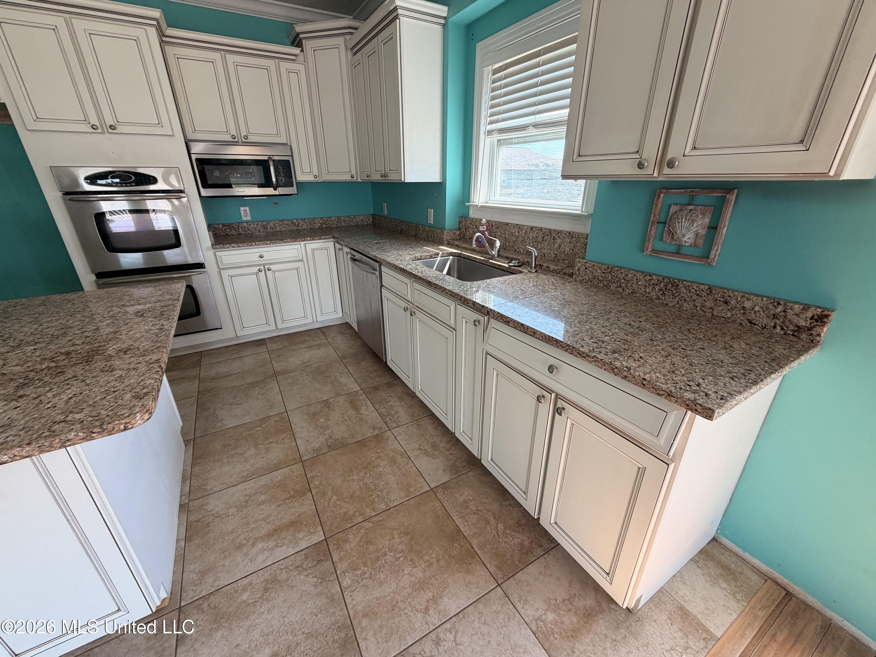 224 Oak Street Property Photo 3