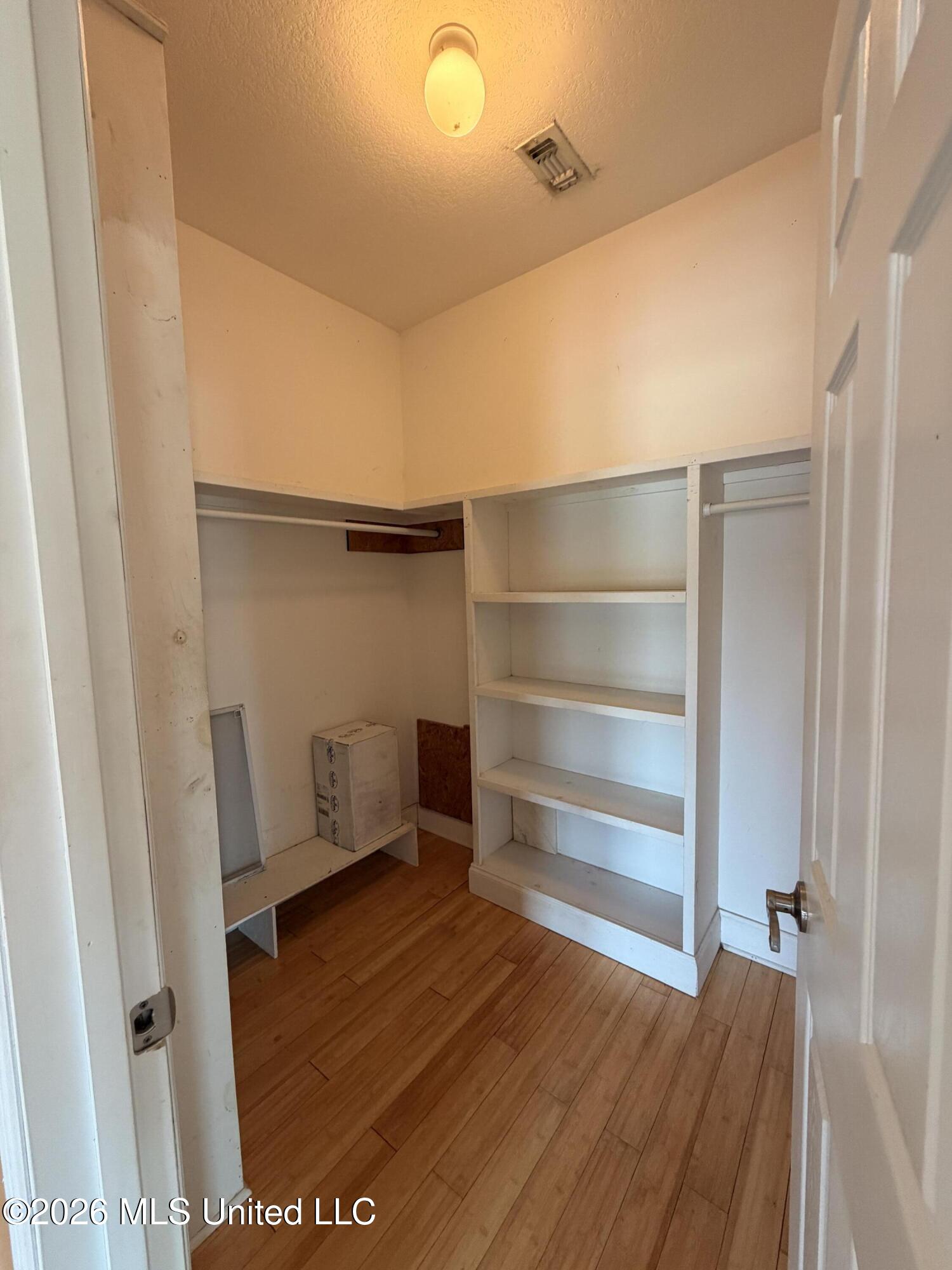 224 Oak Street Property Photo 6