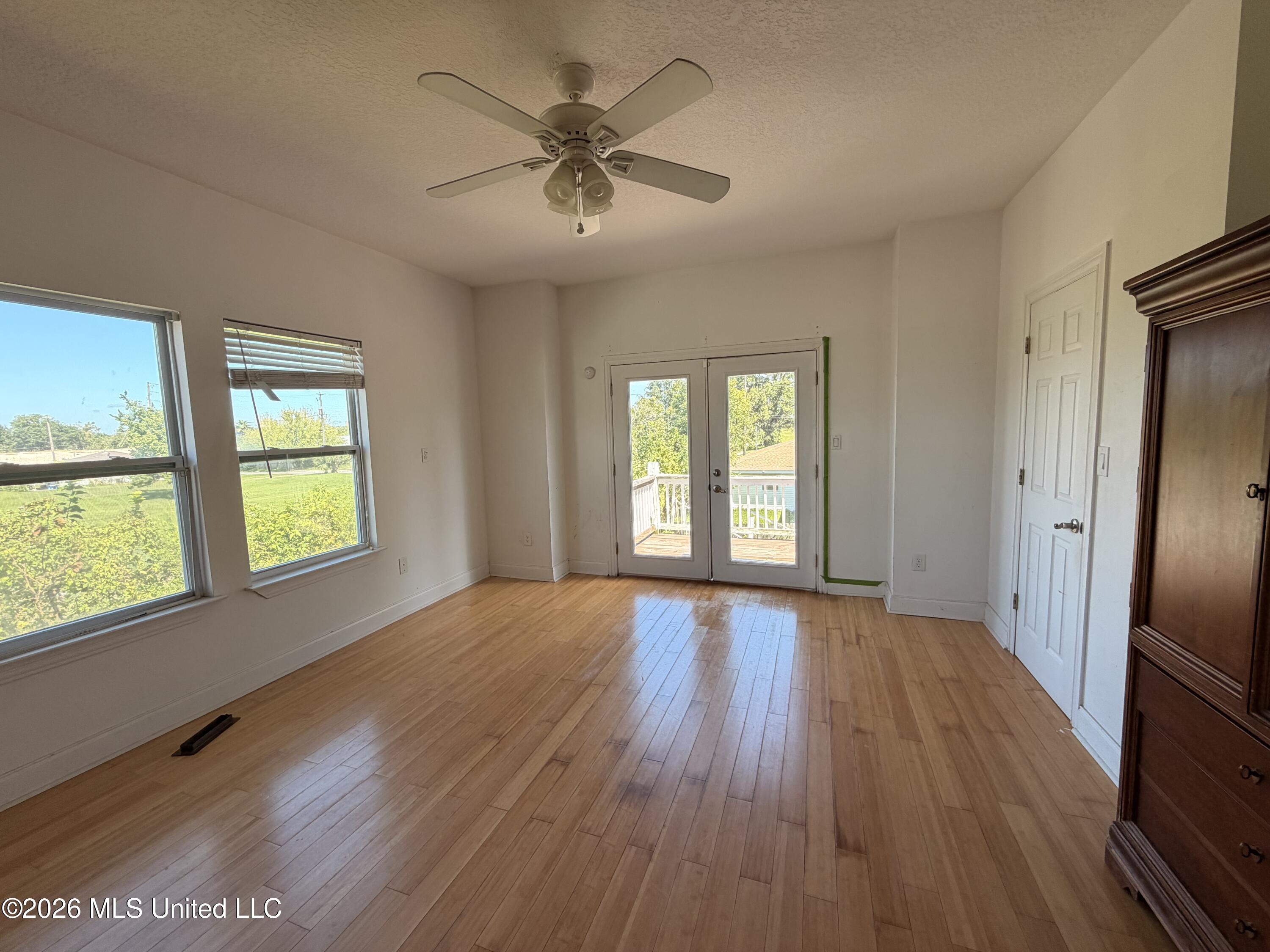 224 Oak Street Property Photo 17