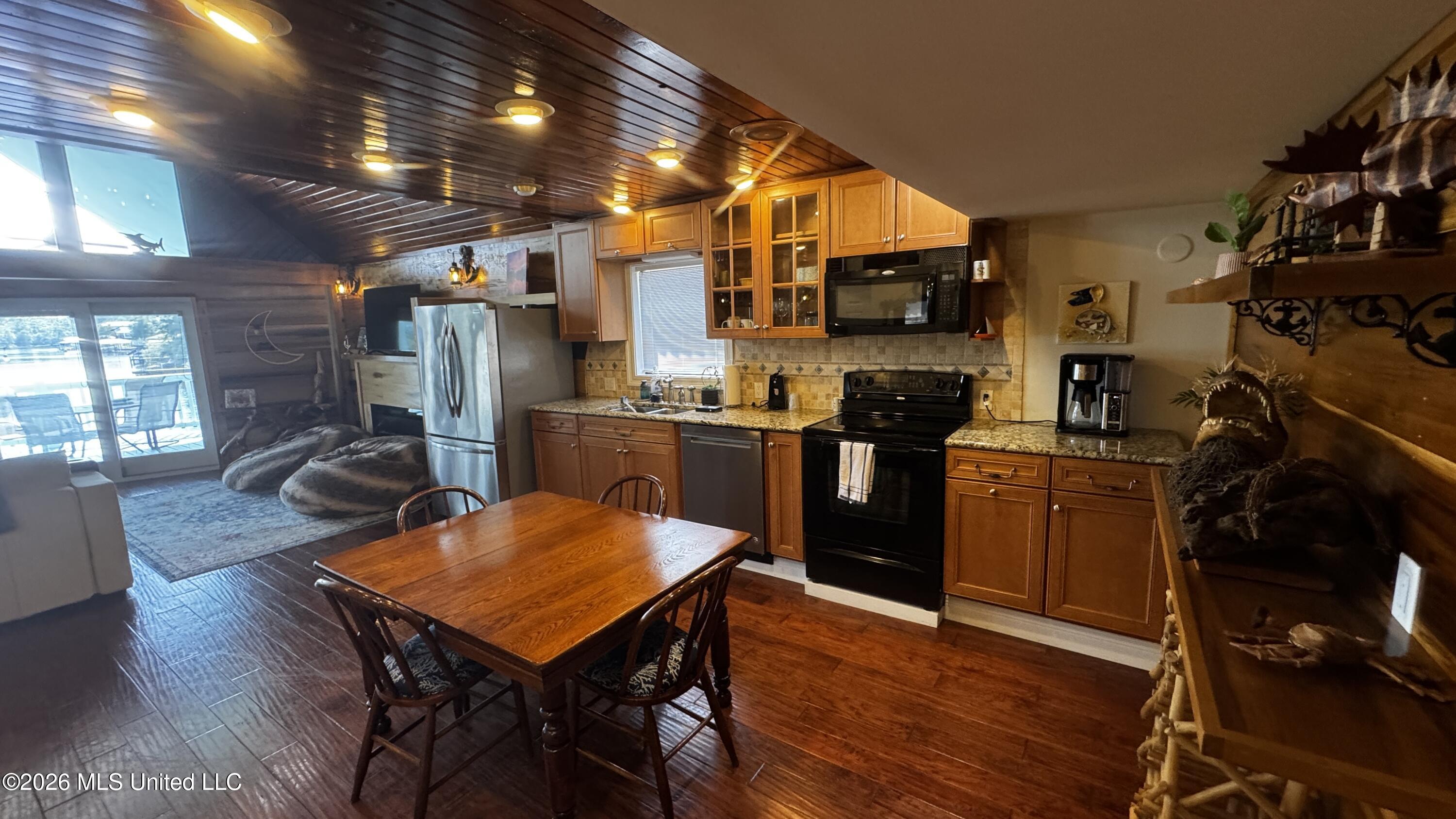 6327 Pontiac Drive Property Photo 8