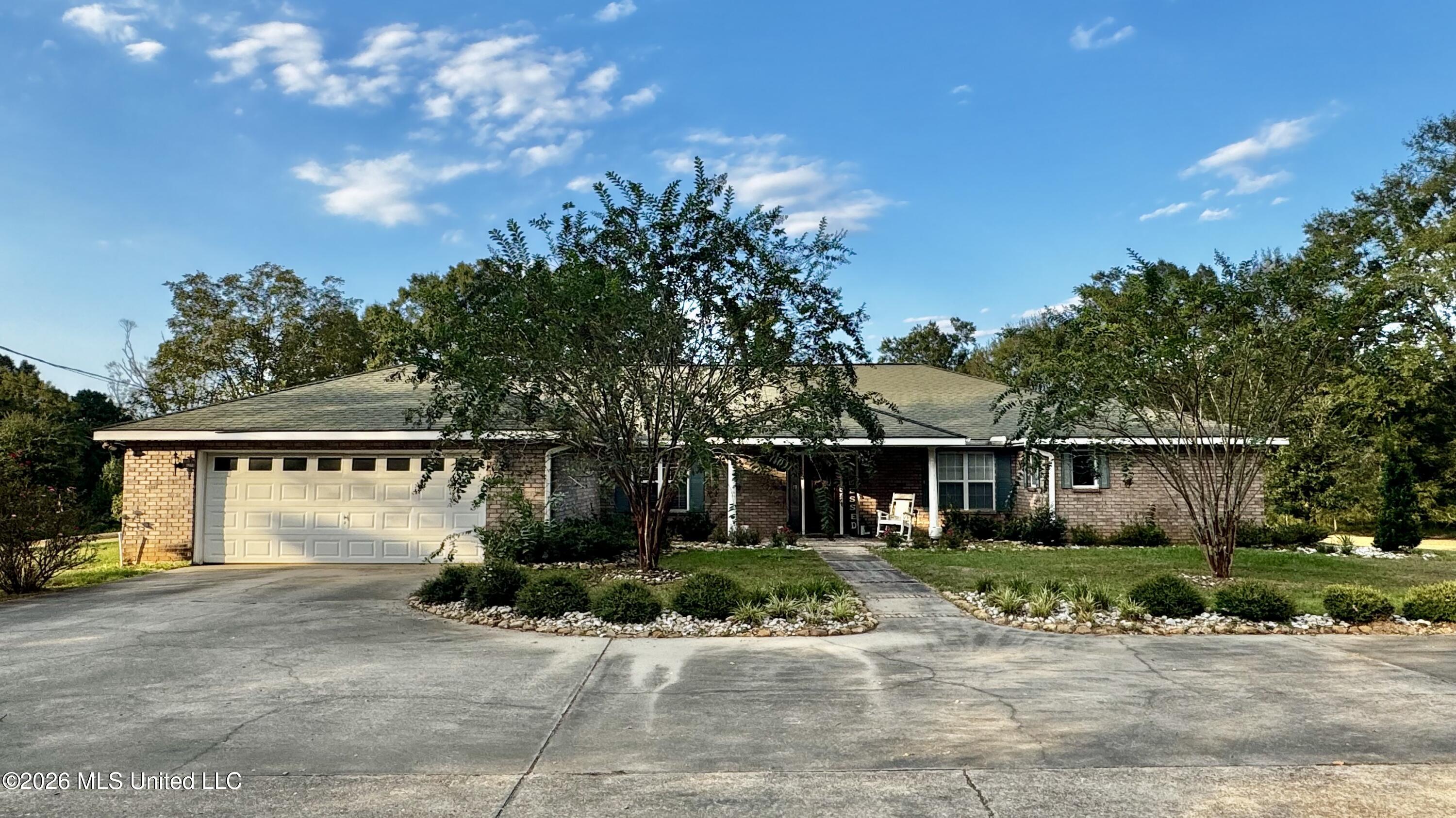 95 W Burnette Road Property Photo 1