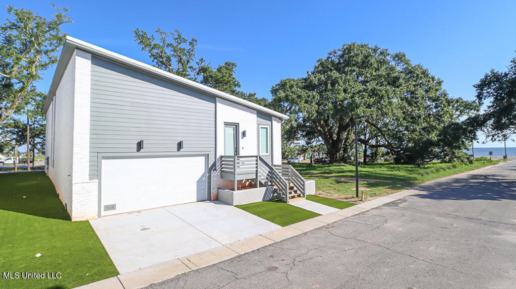 136 Markham Drive Property Photo 37