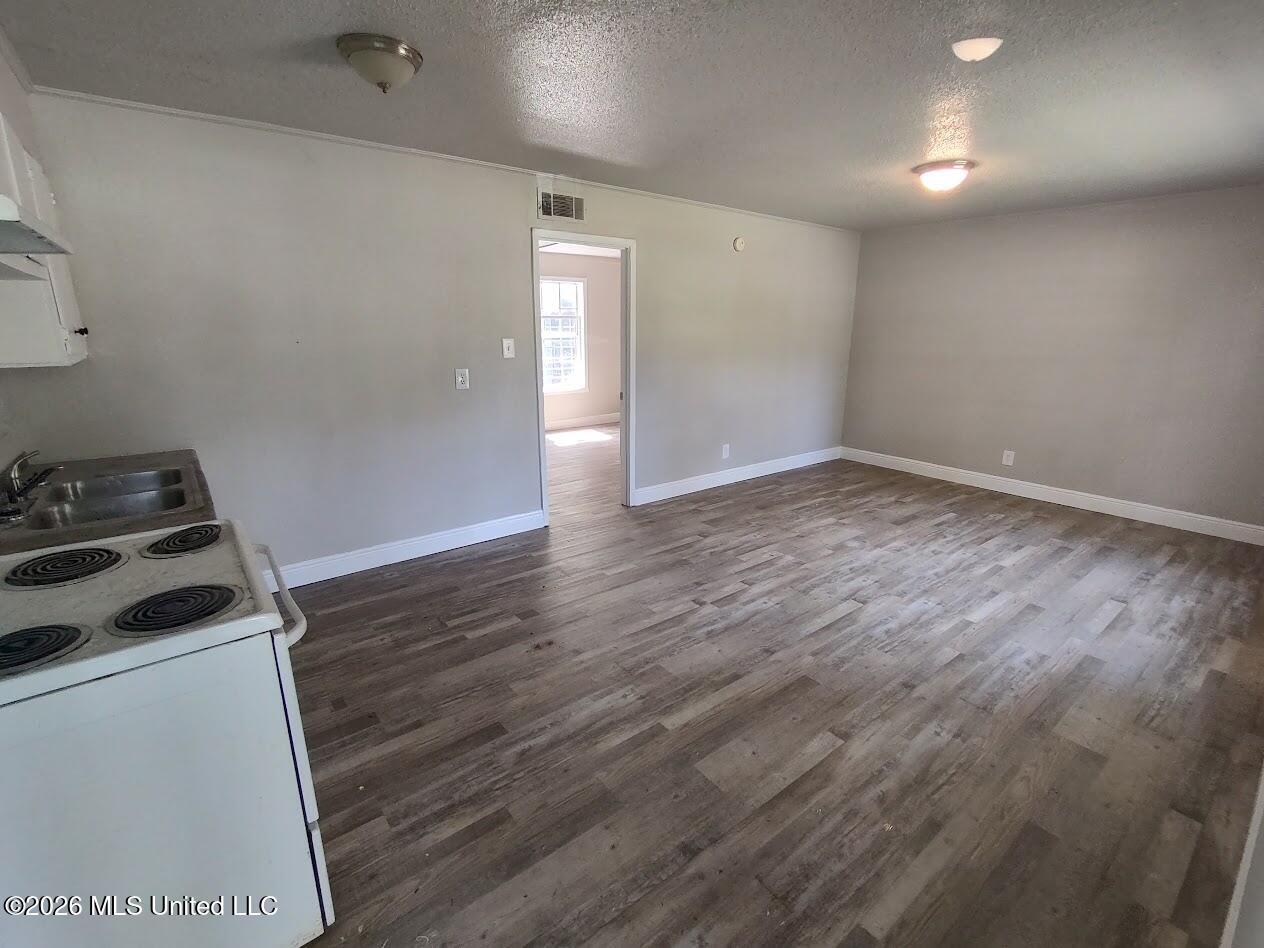 6418 Walnut Street Property Photo 4