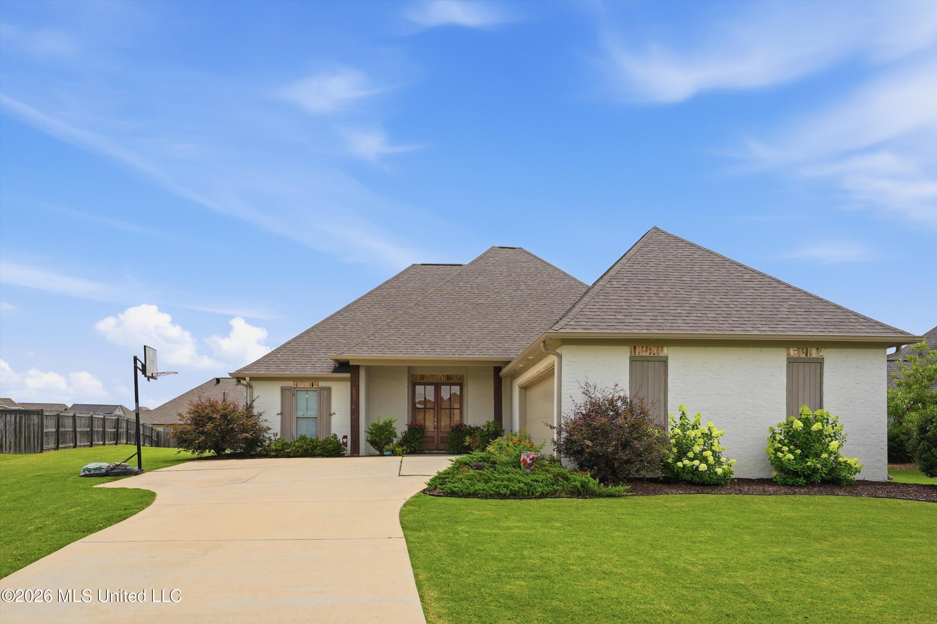512 Carrington Drive Property Photo 1