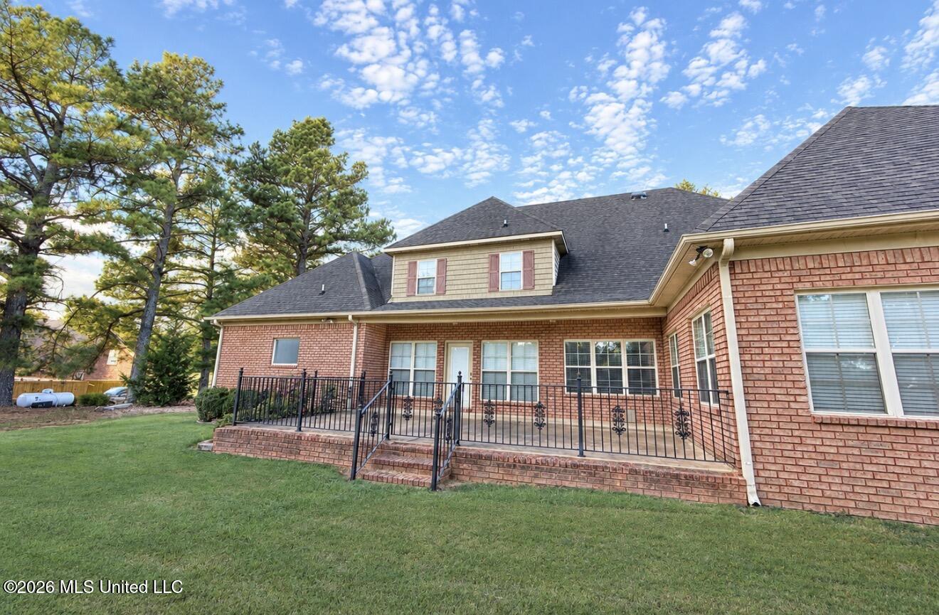 123 Tall Oaks Drive Property Photo 3