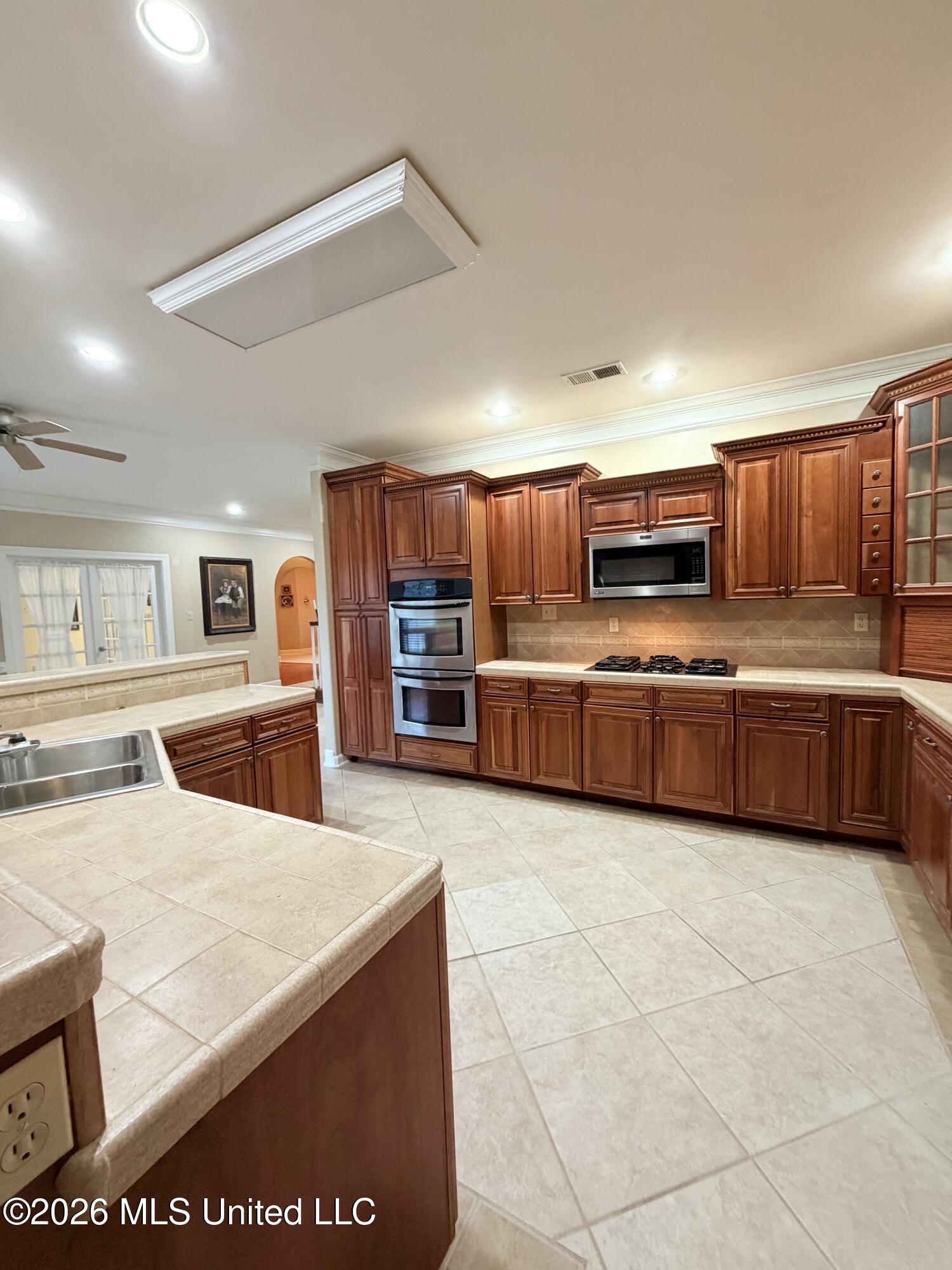 123 Tall Oaks Drive Property Photo 8