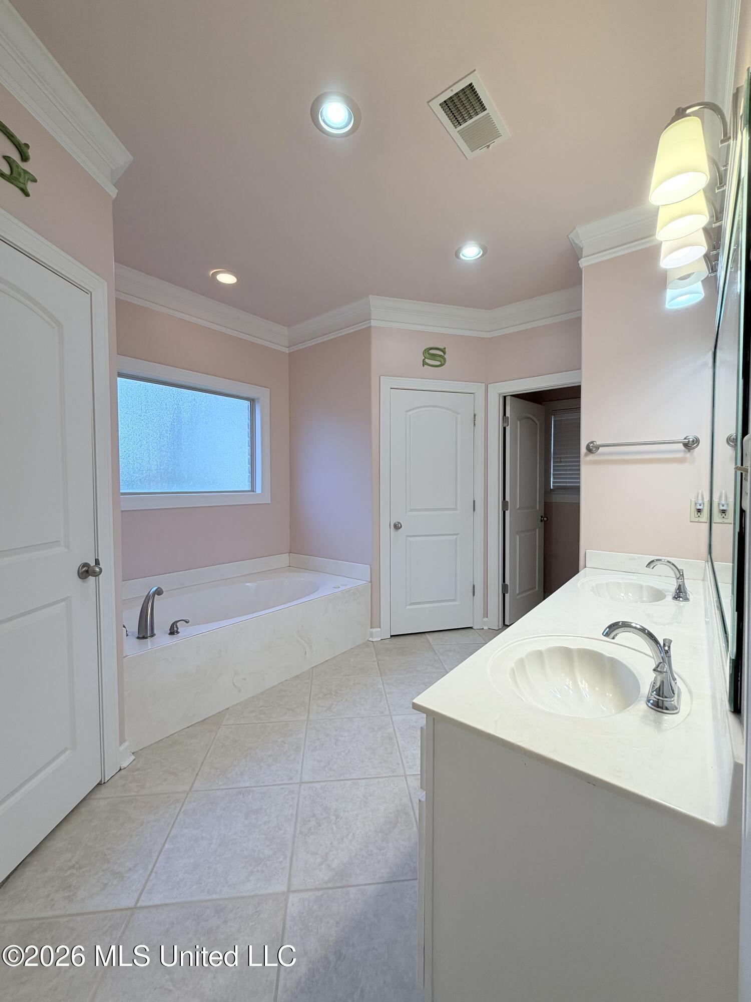 123 Tall Oaks Drive Property Photo 16