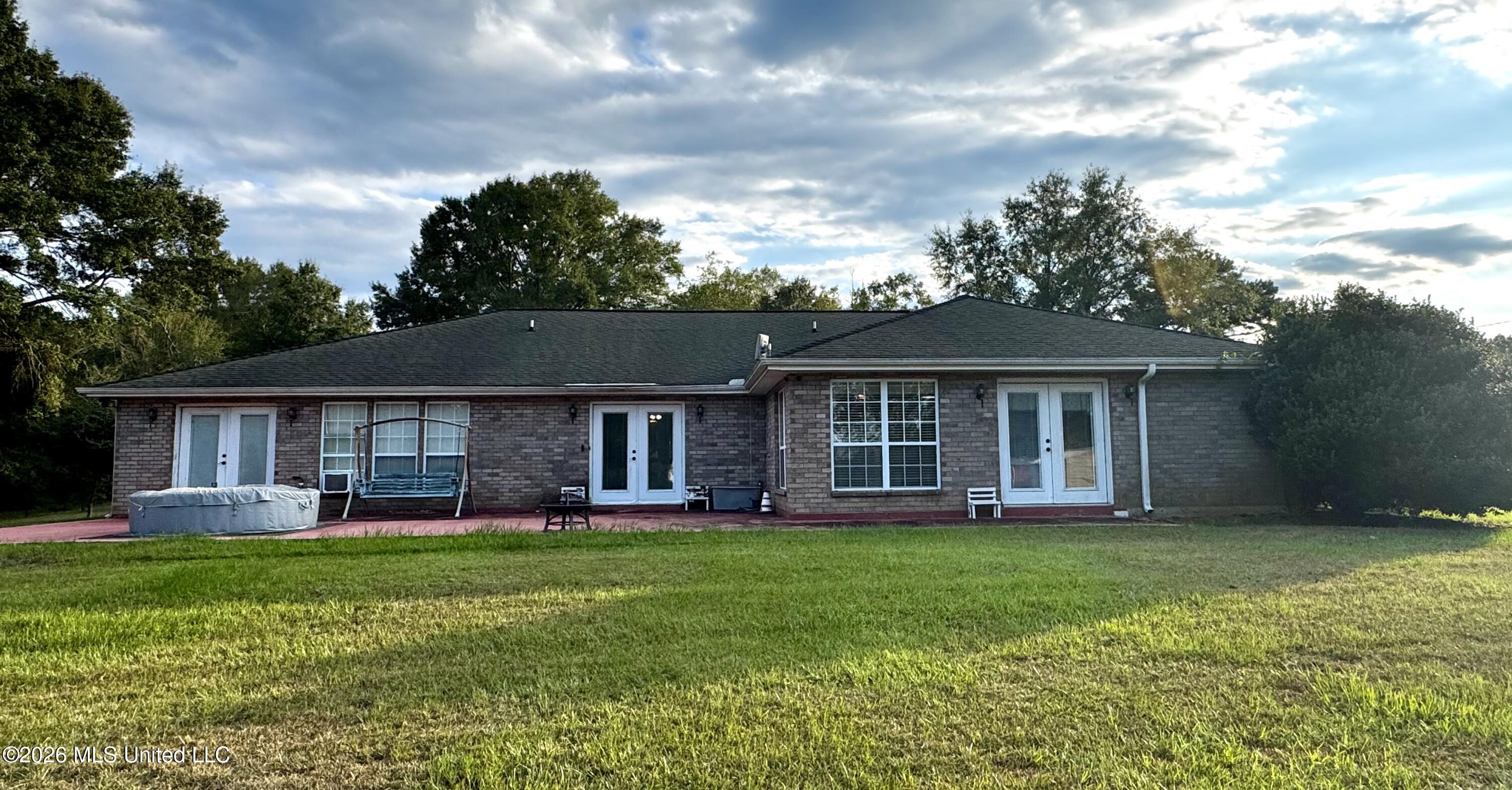 95 W Burnette Road Property Photo 3