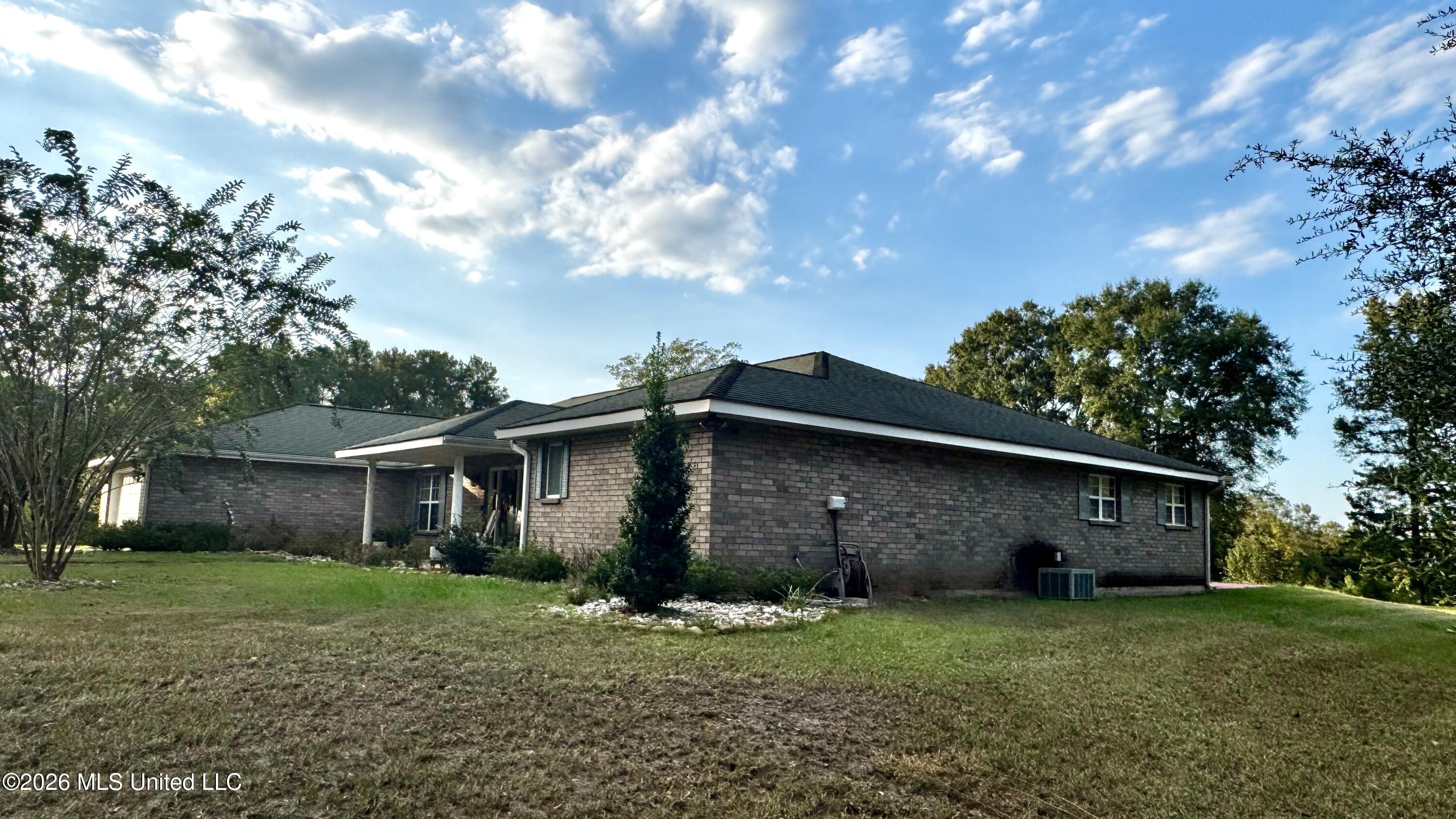 95 W Burnette Road Property Photo 4