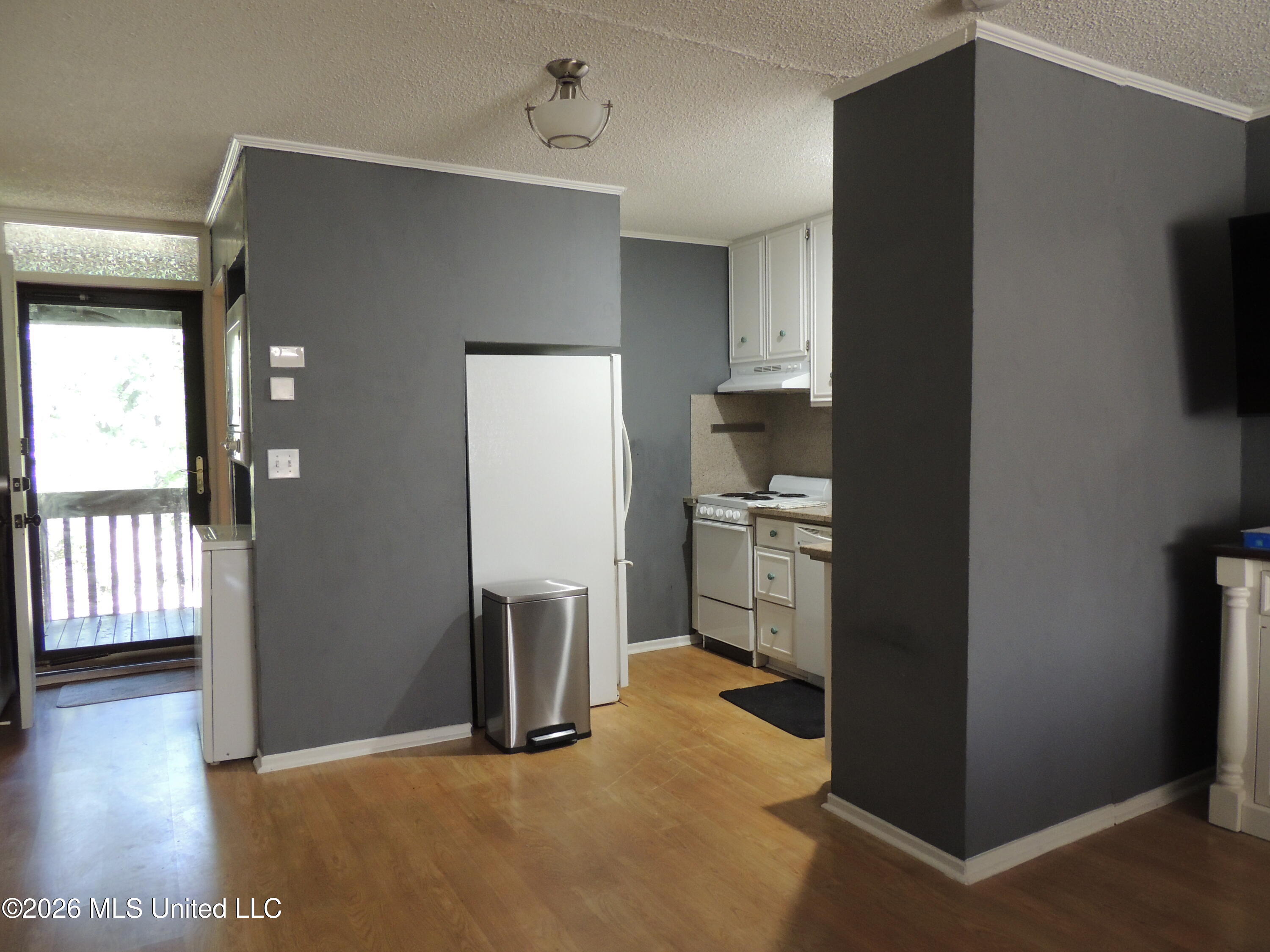 225 Lakeside Villa Property Photo 3