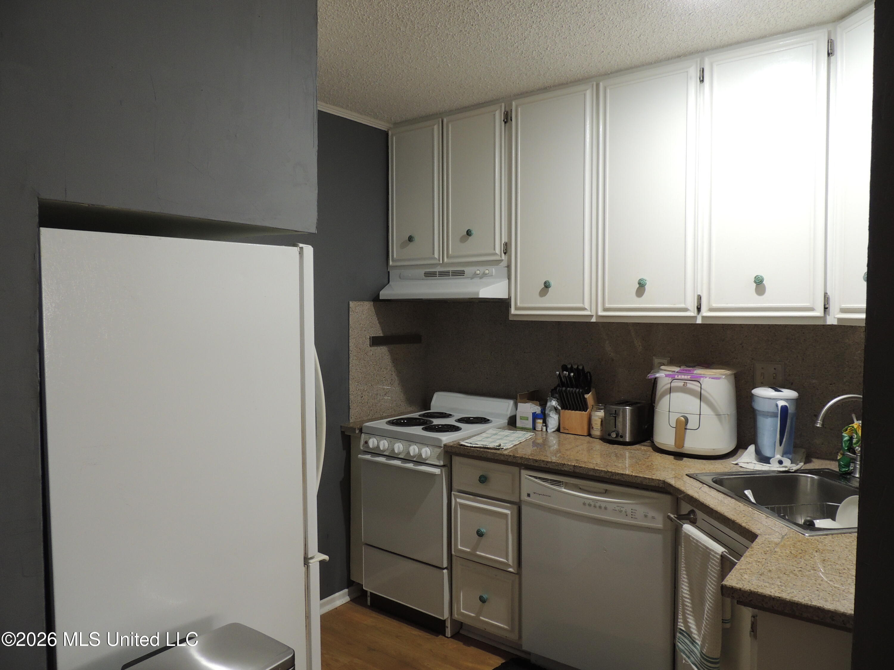 225 Lakeside Villa Property Photo 5