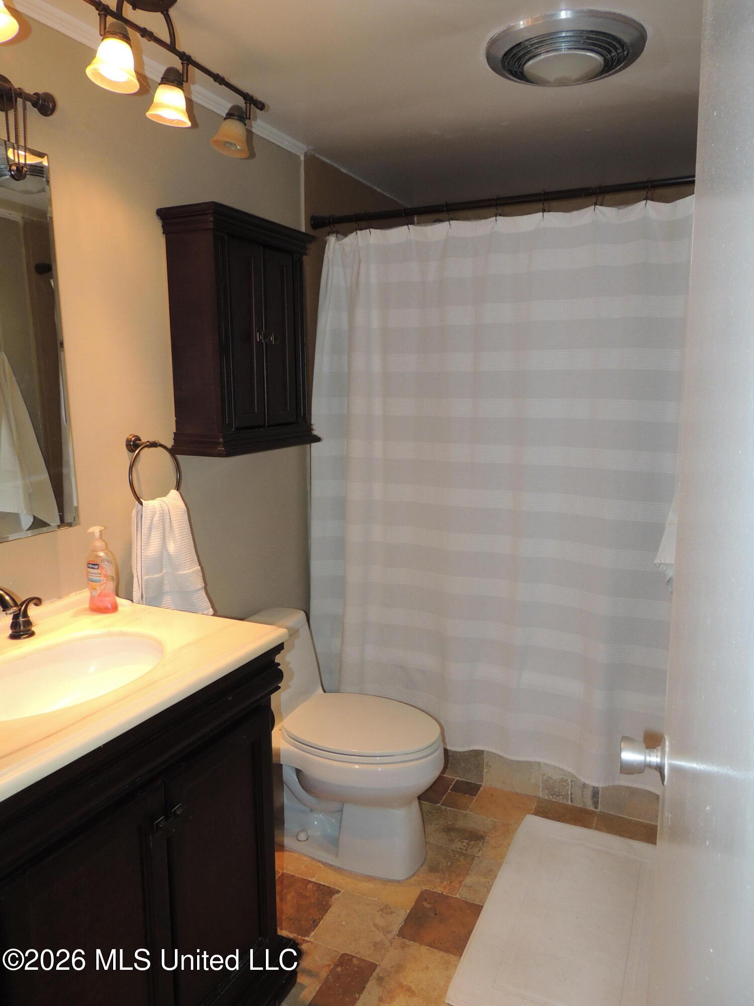 225 Lakeside Villa Property Photo 9