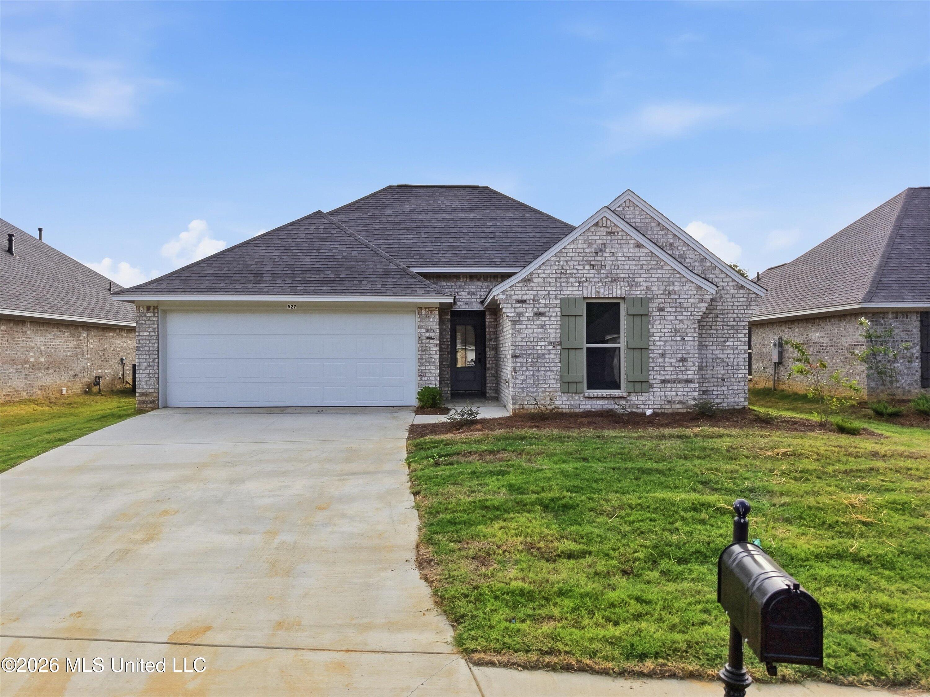 527 Stone Brook Place Property Photo 1