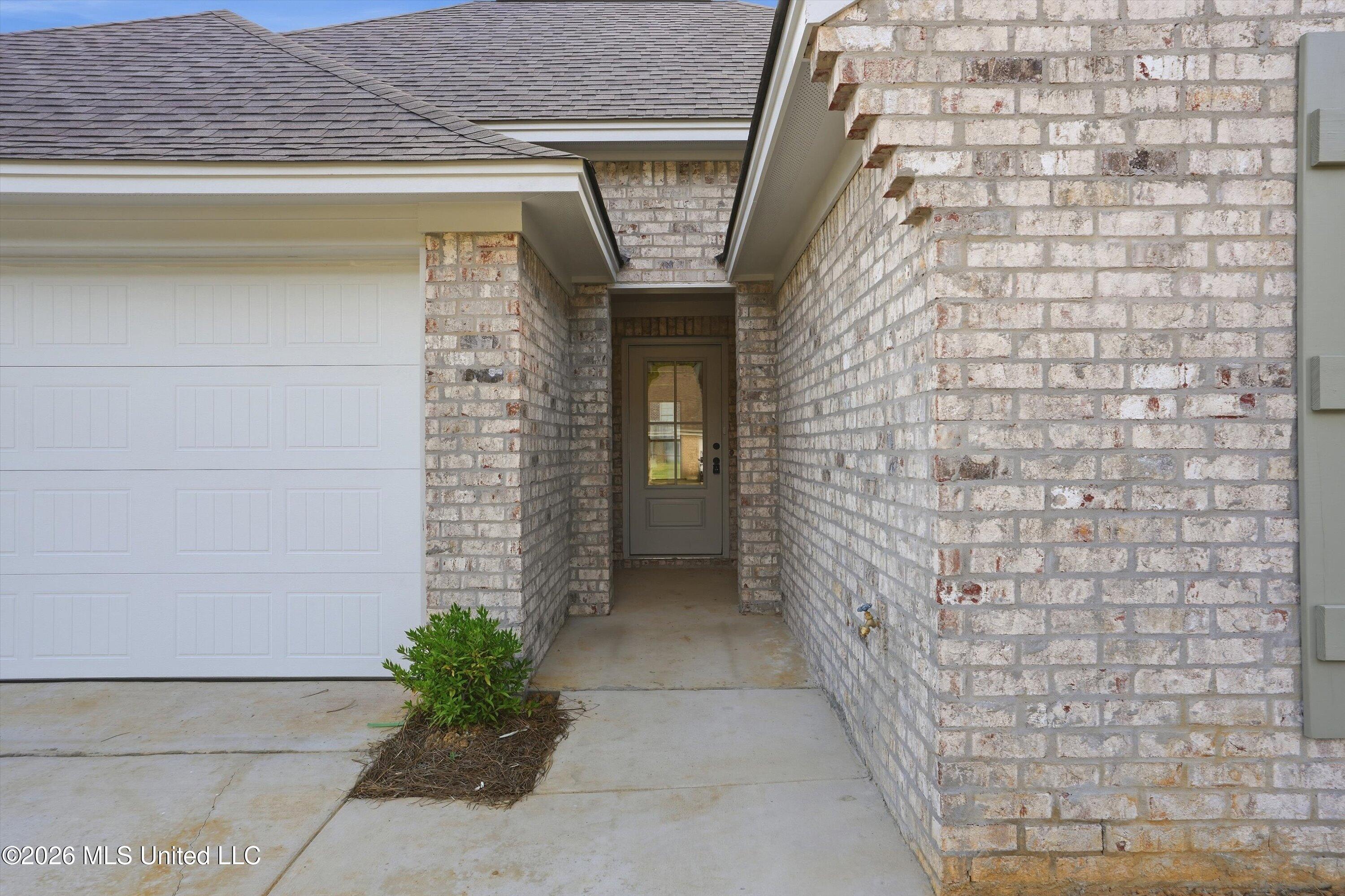 527 Stone Brook Place Property Photo 2