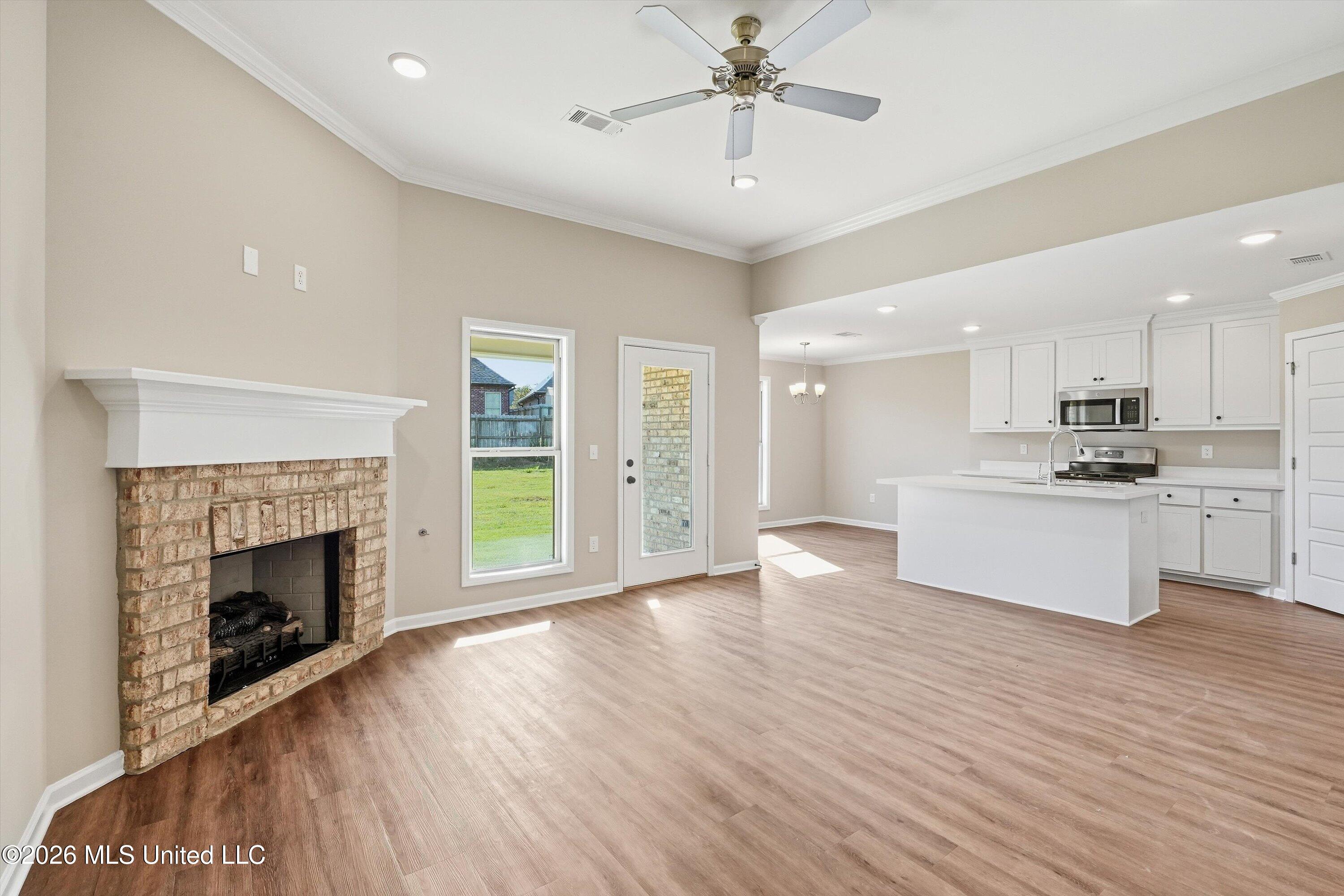 527 Stone Brook Place Property Photo 3