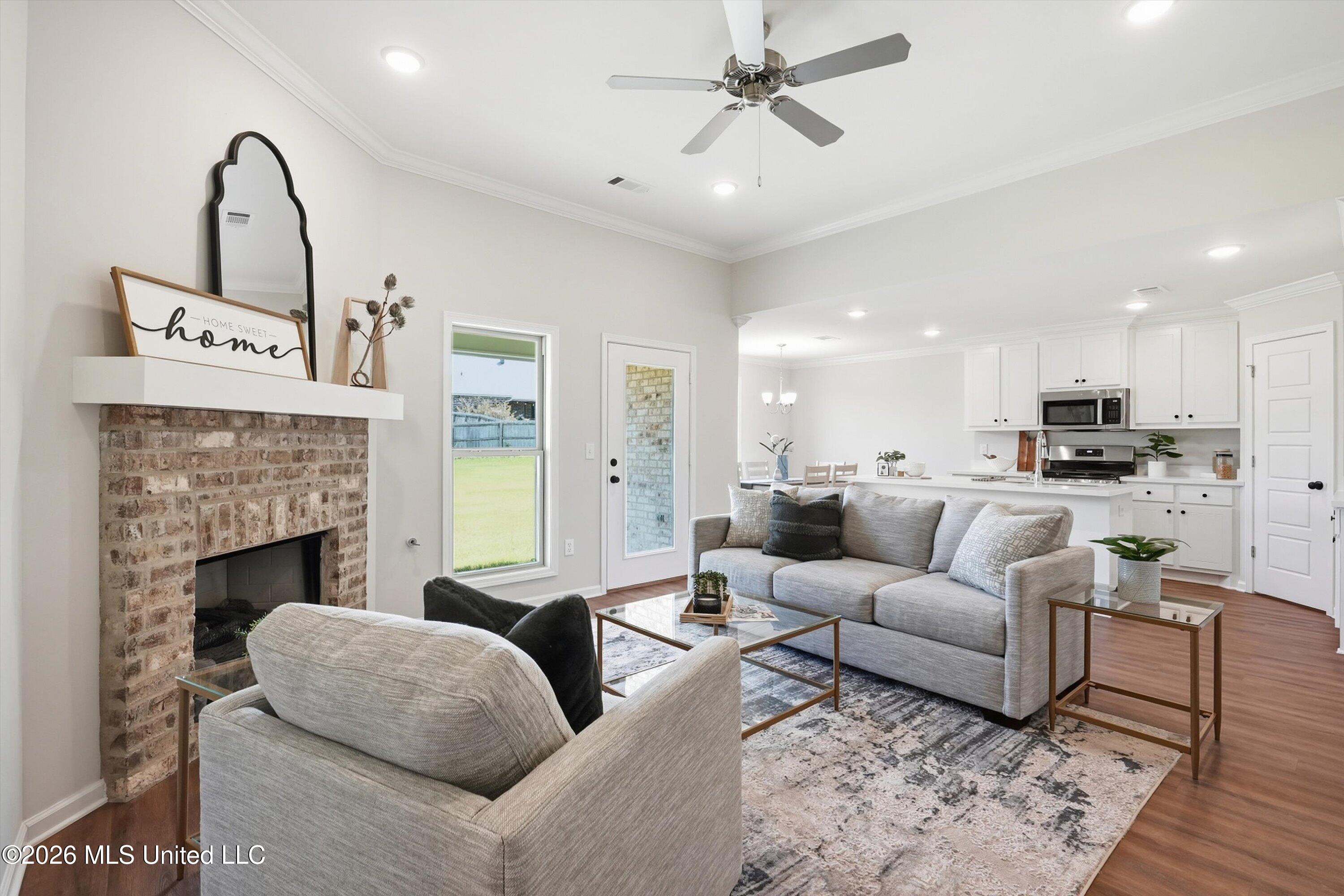 527 Stone Brook Place Property Photo 4