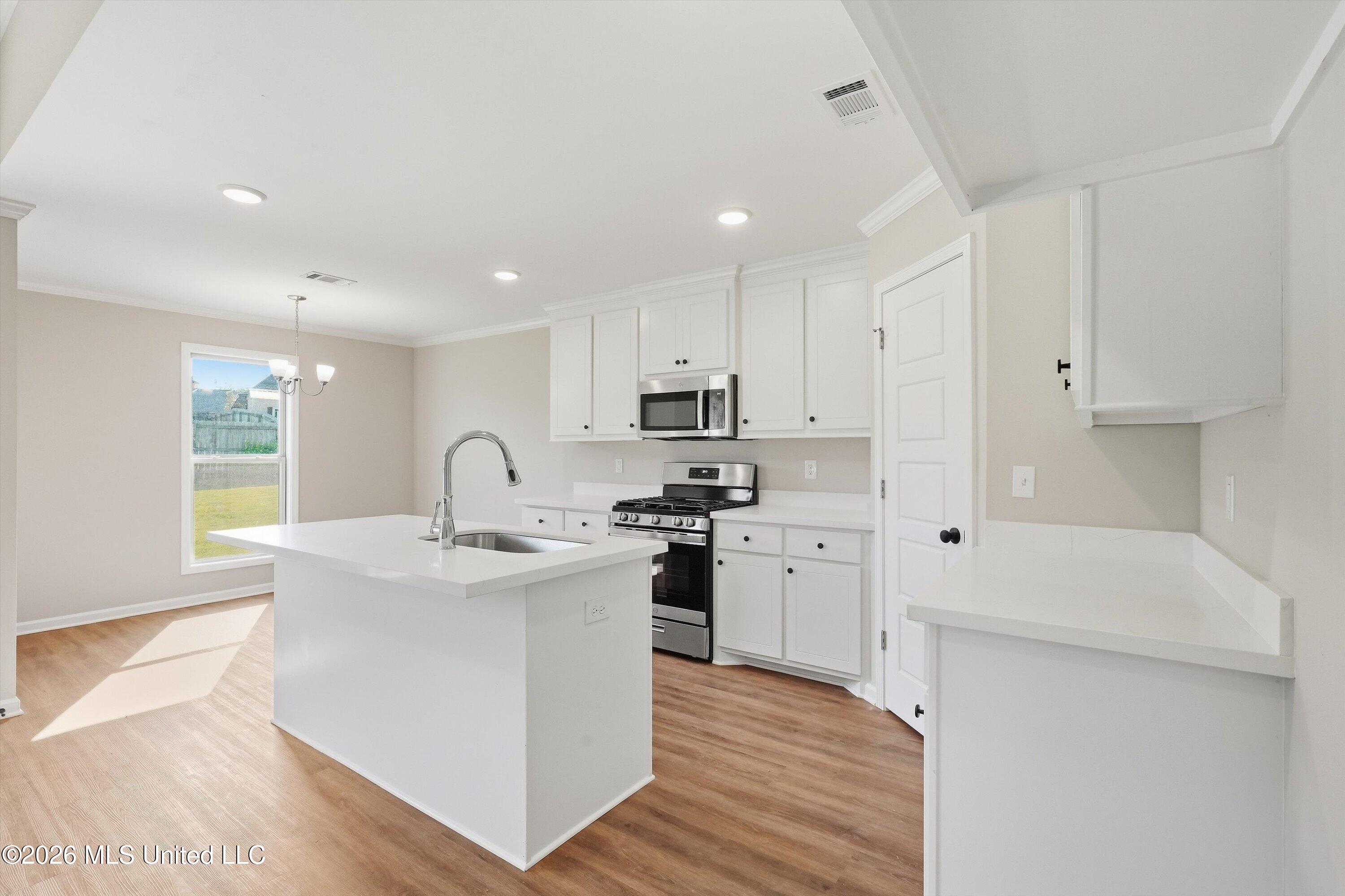 527 Stone Brook Place Property Photo 7