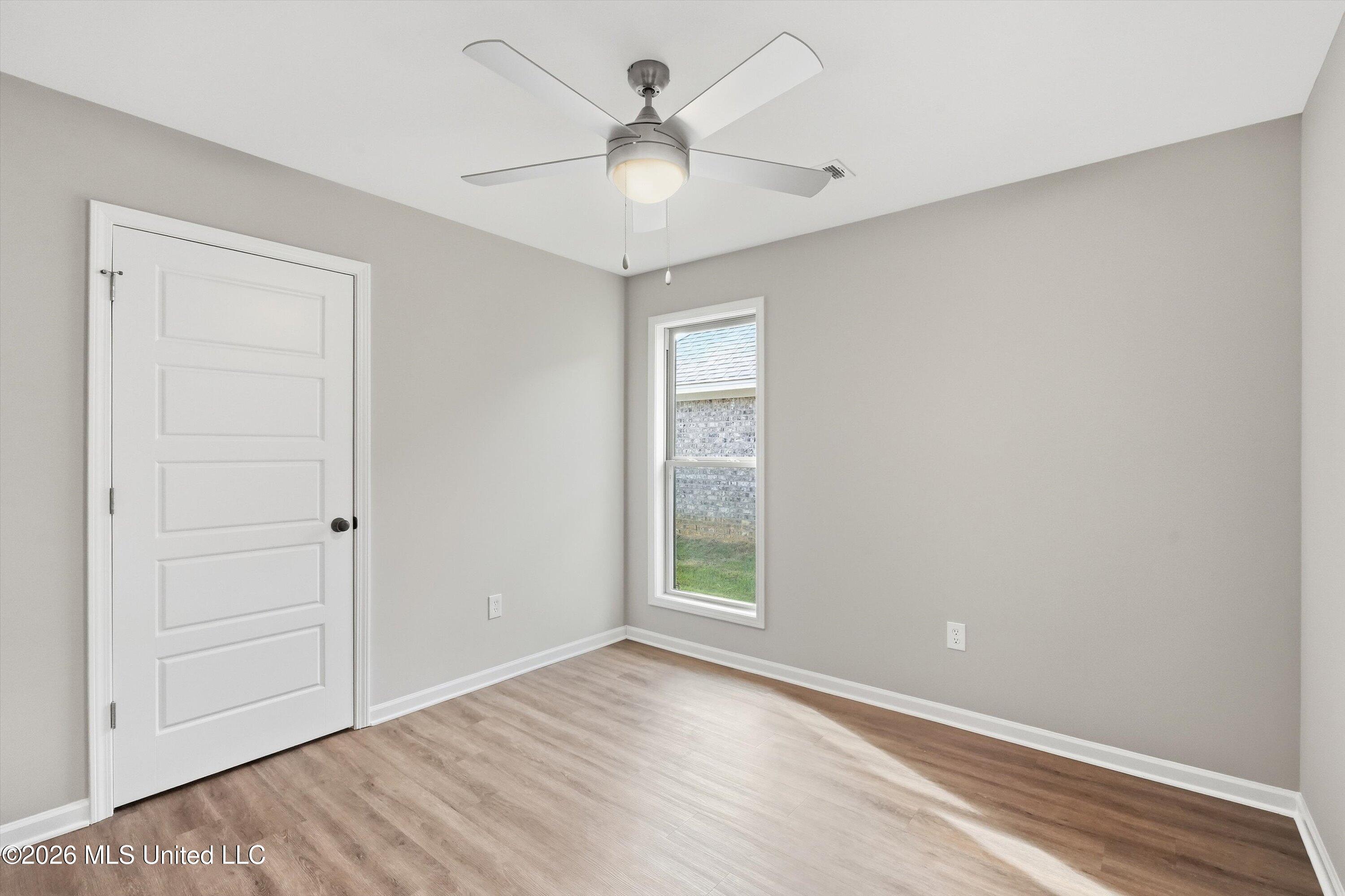 527 Stone Brook Place Property Photo 10