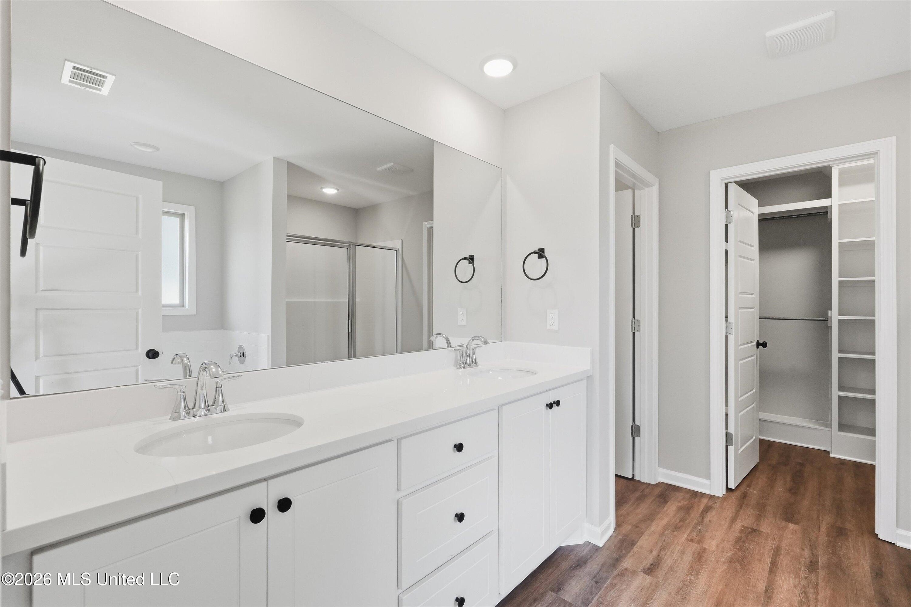 527 Stone Brook Place Property Photo 14