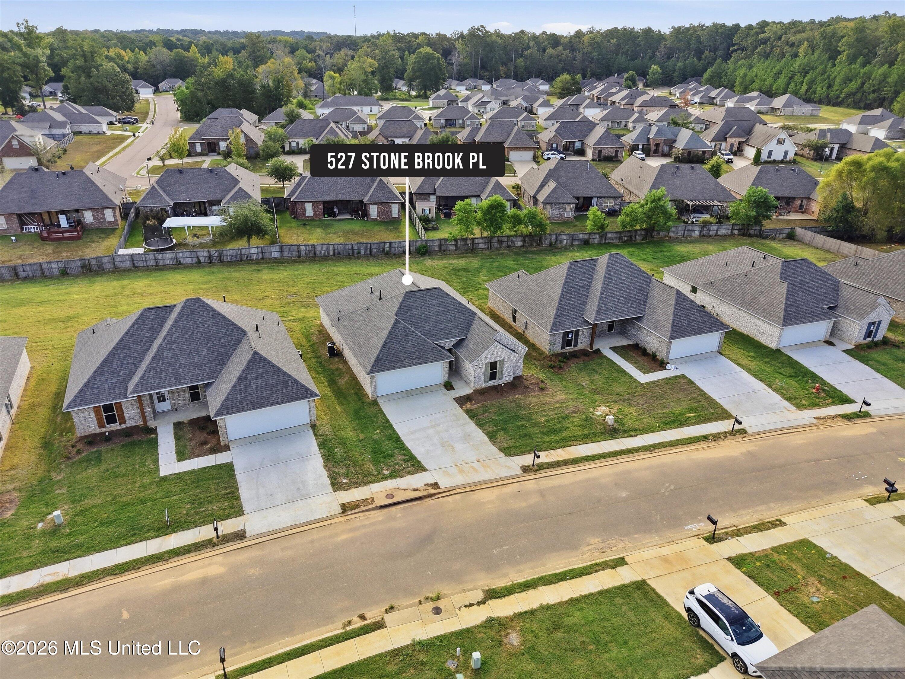 527 Stone Brook Place Property Photo 17