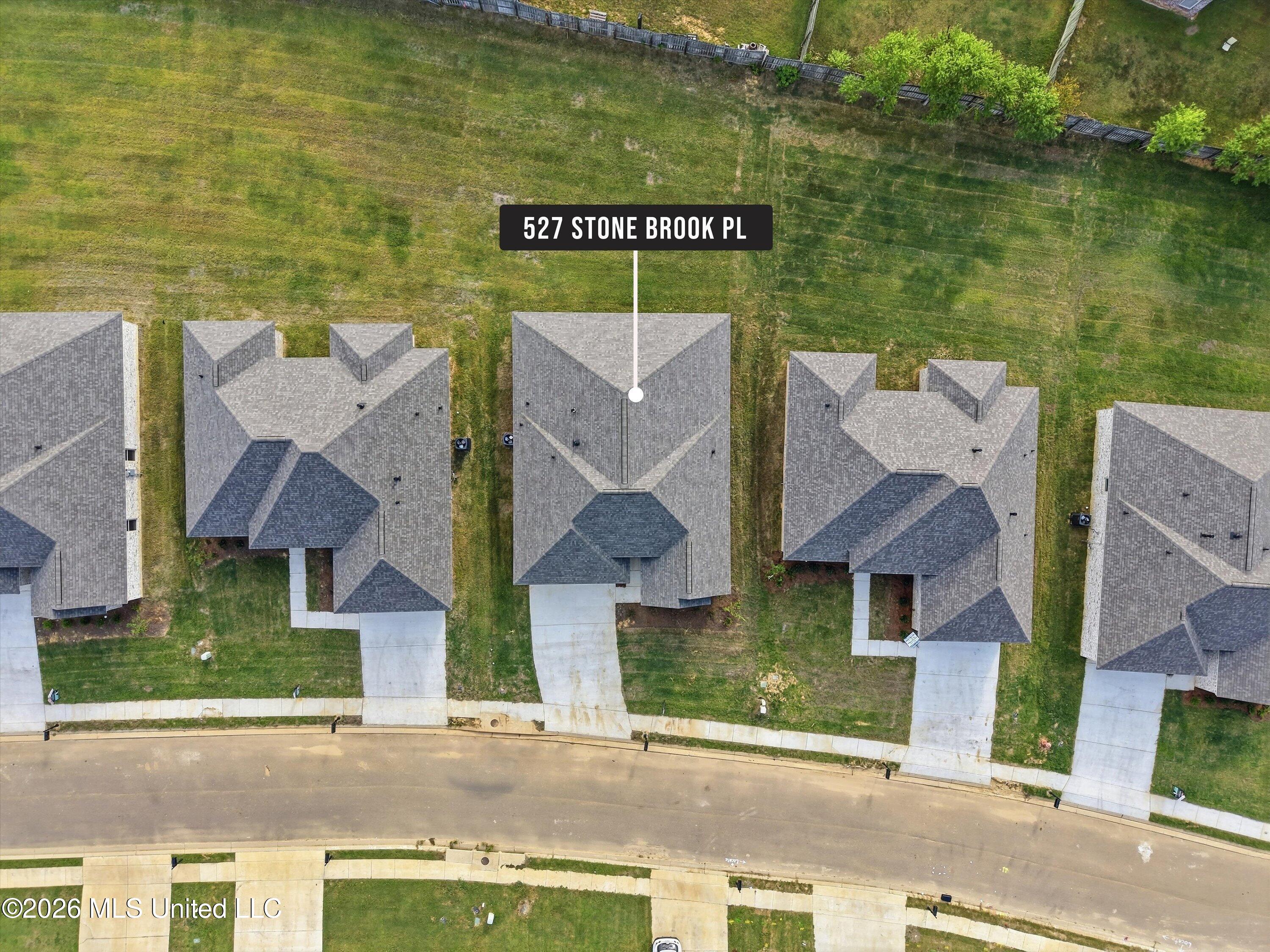 527 Stone Brook Place Property Photo 18