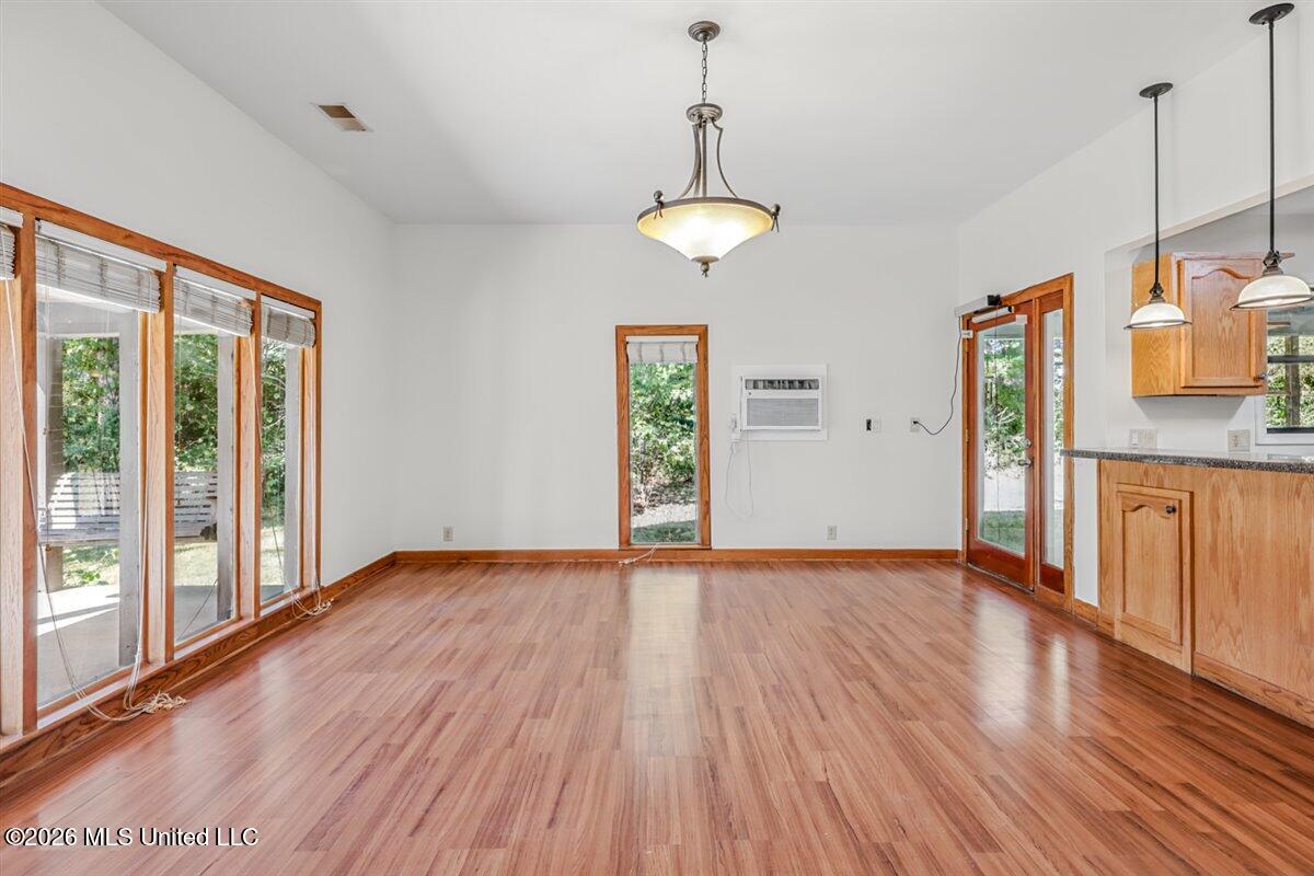 10 W Railroad Avenue Property Photo 6