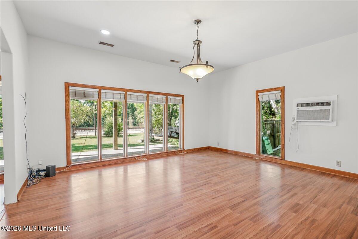 10 W Railroad Avenue Property Photo 7