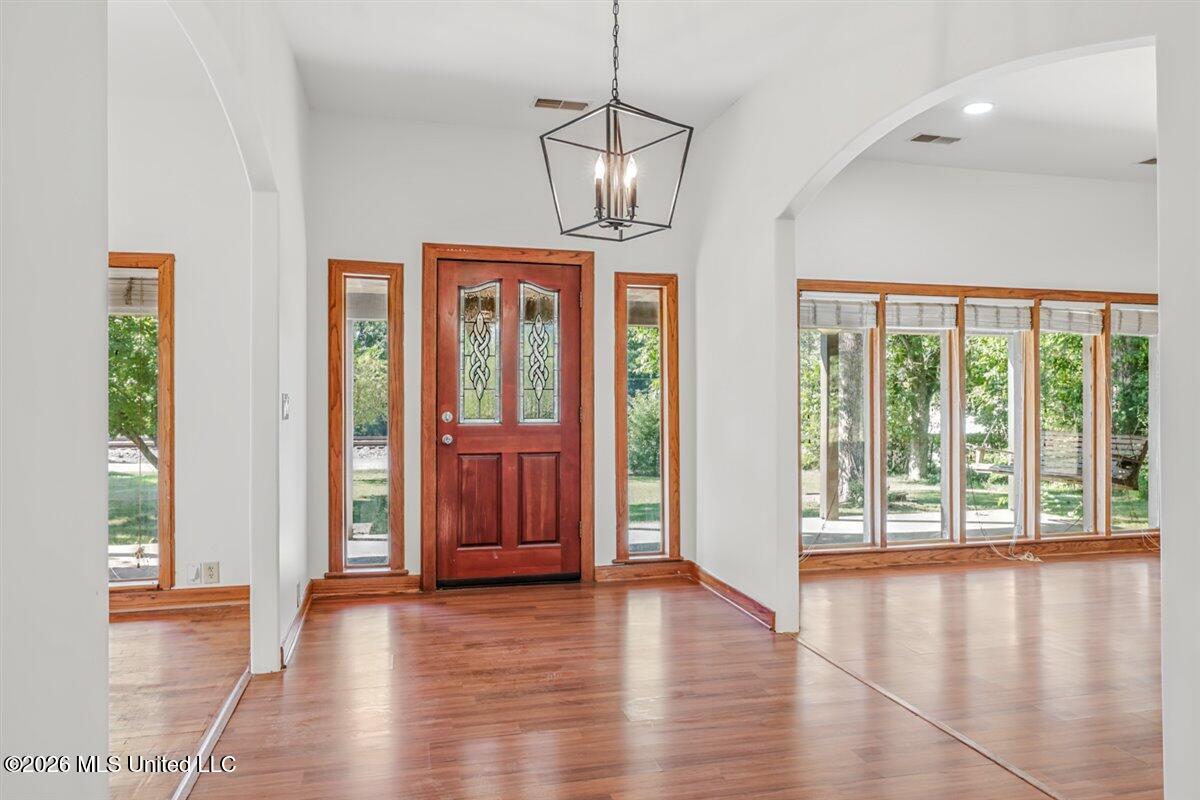 10 W Railroad Avenue Property Photo 9